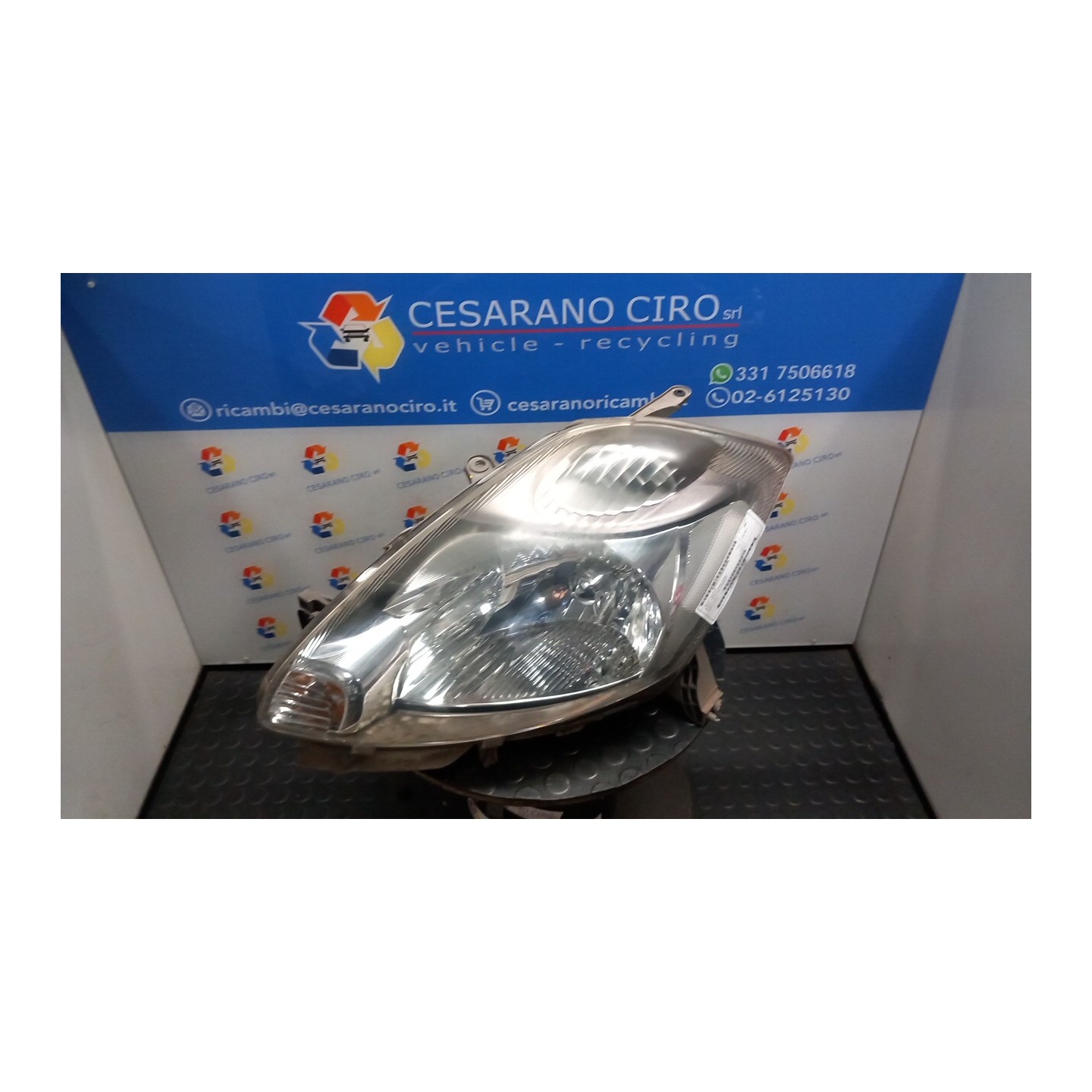 PROIETTORE SX. 098 DAIHATSU SIRION 2A SERIE (01/05-) 1KR 8117097421