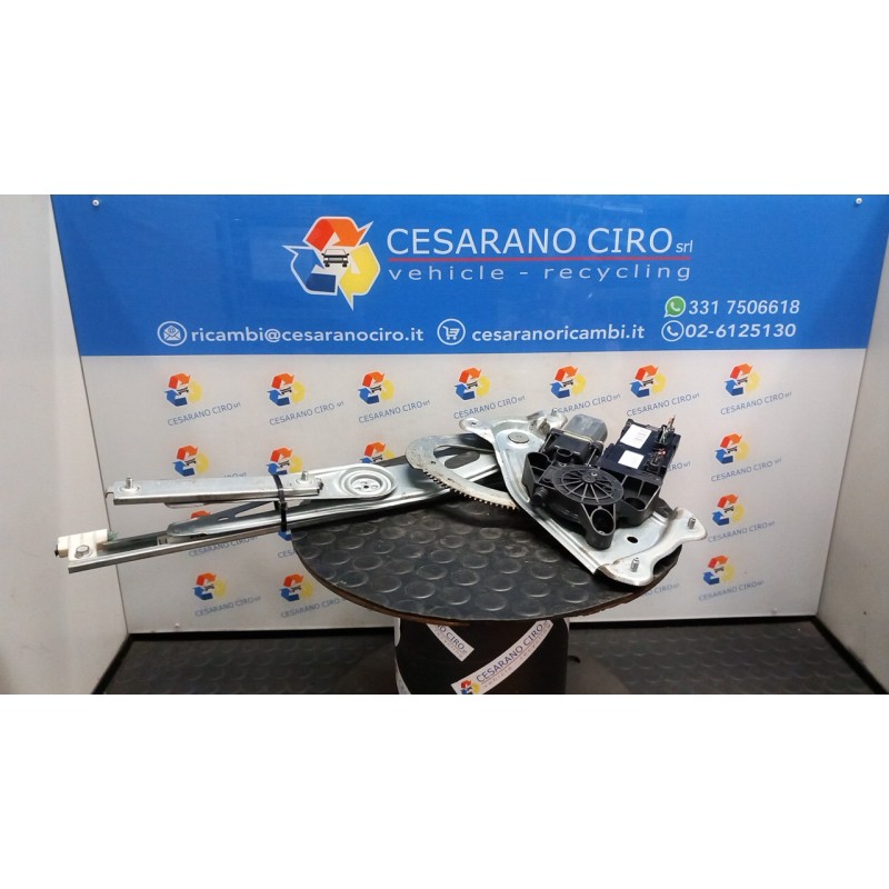 ALZACRISTALLO ELETTR. PORTA ANT. SX. 025 RENAULT MEGANE 3A SERIE (10/08-) F4RL8 807218465R ALZACRISTALLO ELETTR. PORTA ANT. SX. 025 RENAULT MEGANE 3A SERIE (10/08-) F4RL8 807218465R