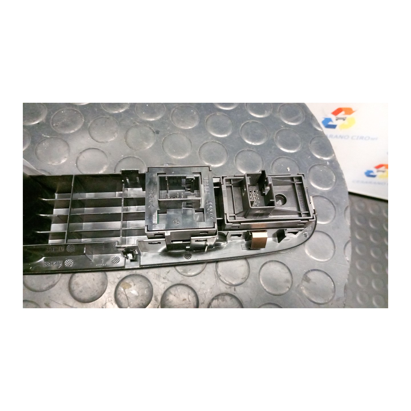 BLOCCO COMANDI ALZACRISTALLI E RETROVISORI EST. 021 FIAT PUNTO EVO (3J) (08/09-07/13) 350A1000 735500050