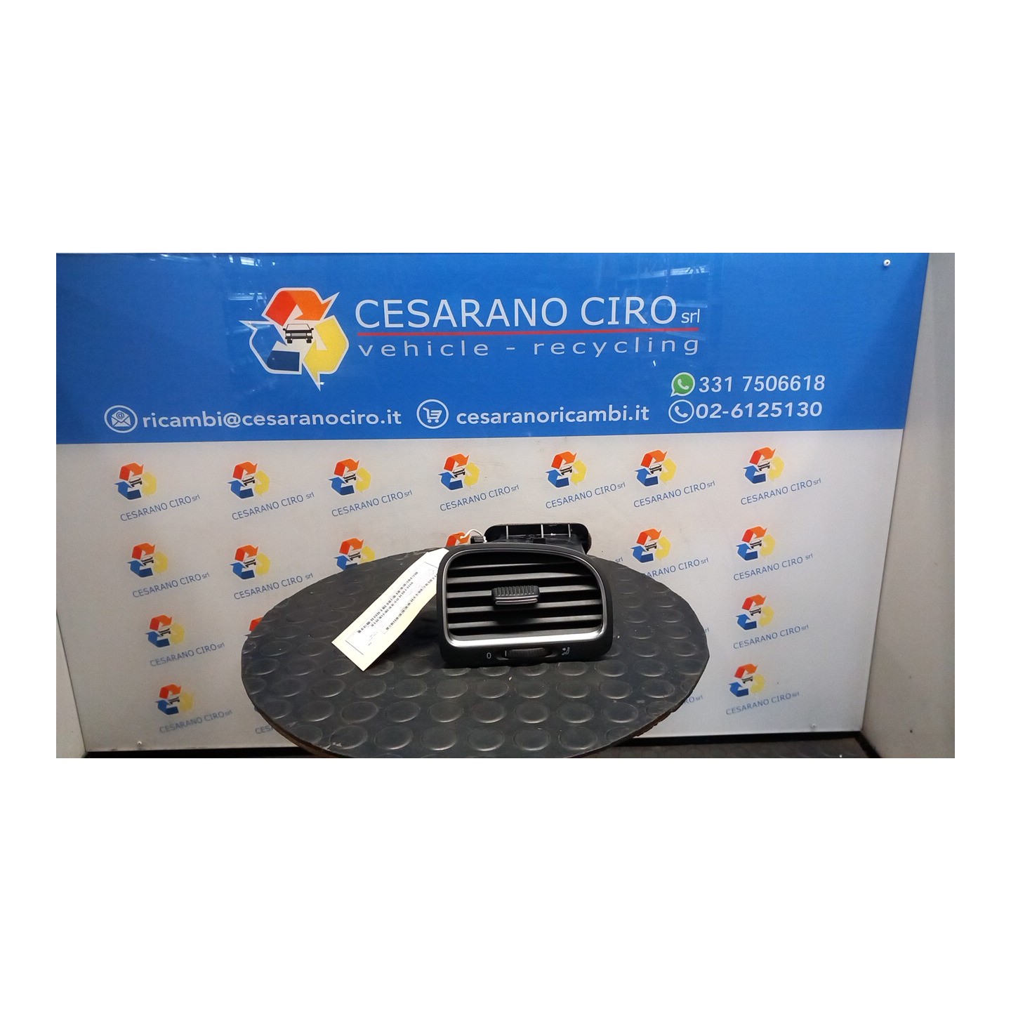 BOCCHETTA ARIA LAT. CRUSCOTTO DX. 063 VOLKSWAGEN GOLF (5K/AJ) (09/08-) CBZ 5K0819704KVAL