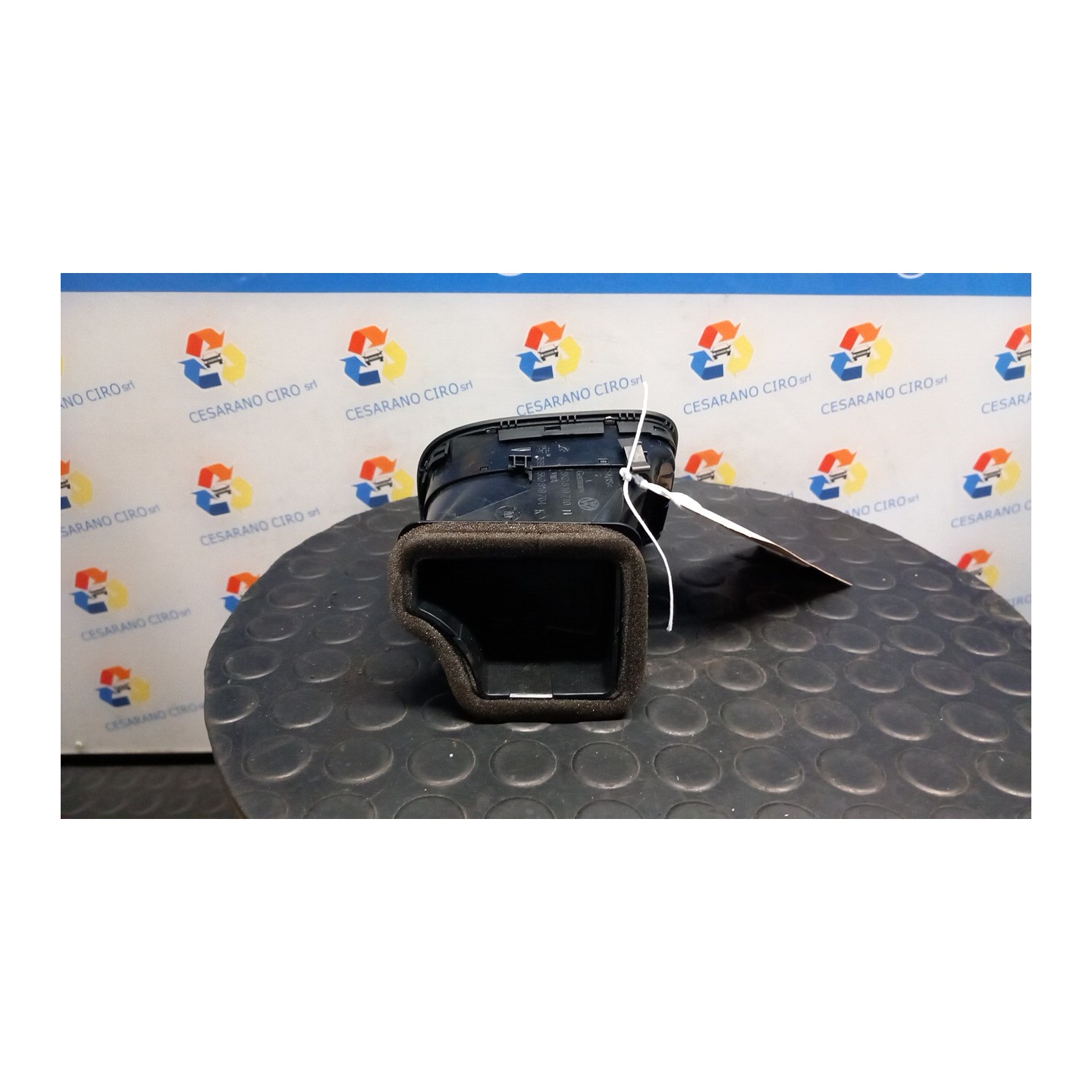 BOCCHETTA ARIA LAT. CRUSCOTTO DX. 063 VOLKSWAGEN GOLF (5K/AJ) (09/08-) CBZ 5K0819704KVAL