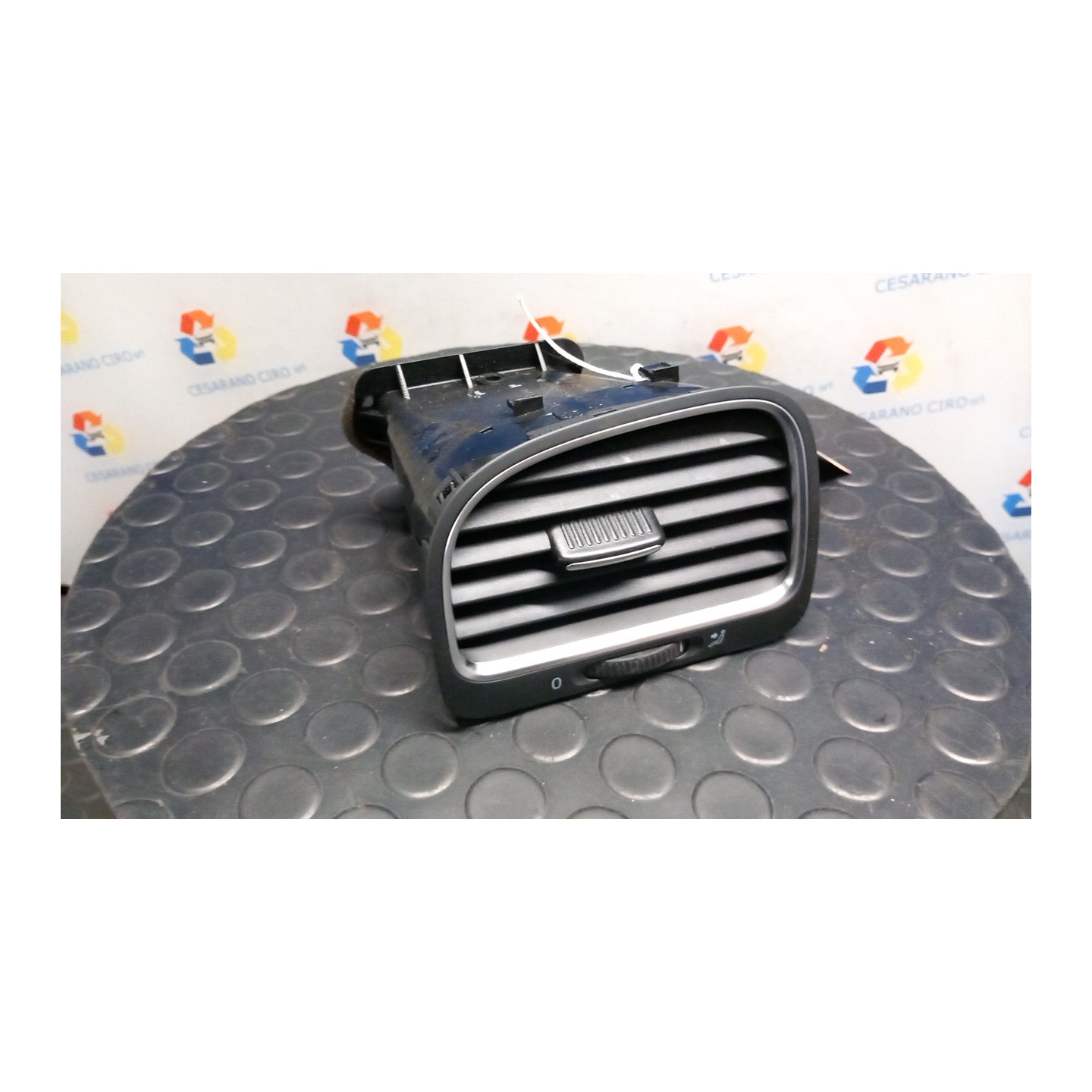 BOCCHETTA ARIA LAT. CRUSCOTTO SX. 064 VOLKSWAGEN GOLF (5K/AJ) (09/08-) CBZ 5K0819703KVAL