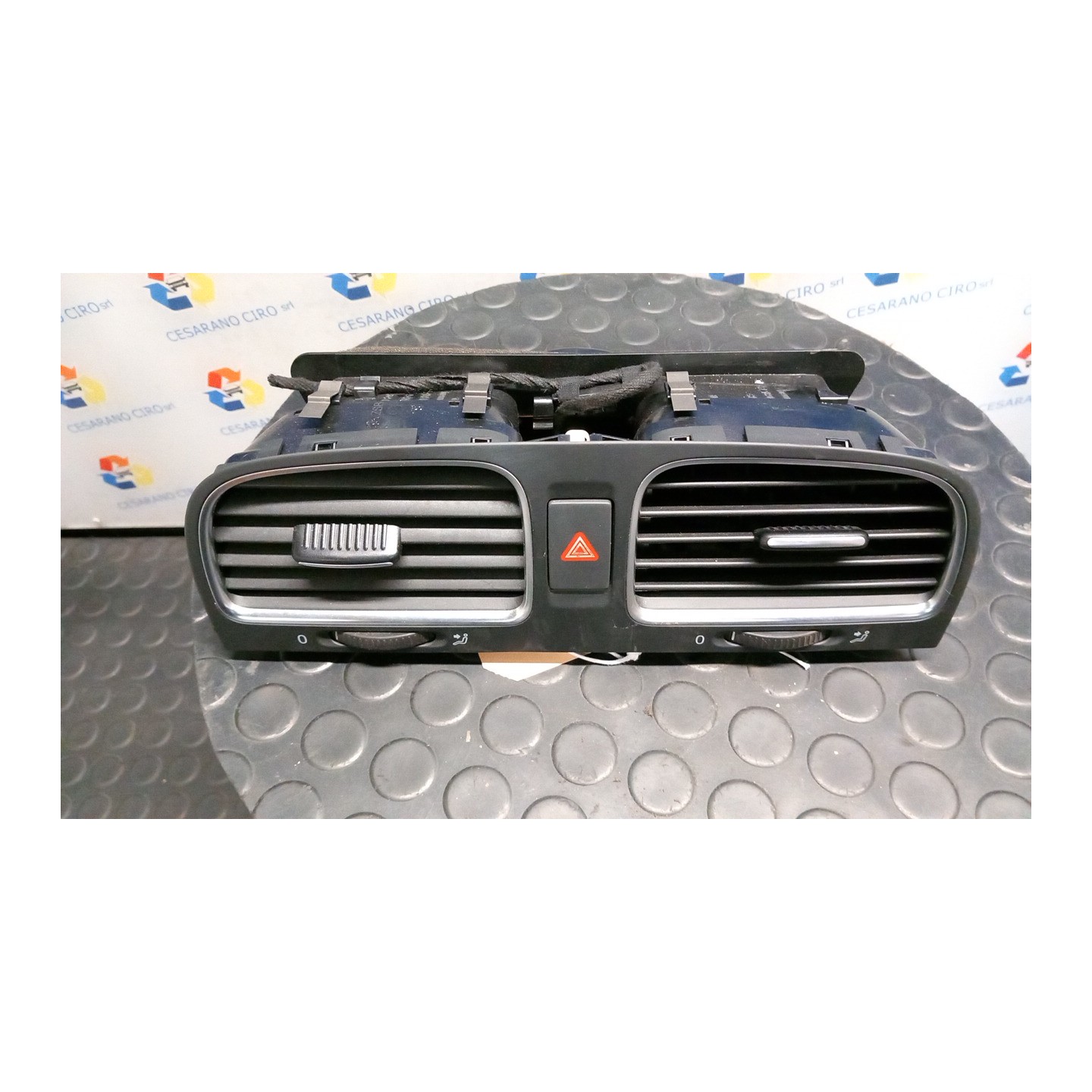BOCCHETTA ARIA CENTR. CRUSCOTTO 065 VOLKSWAGEN GOLF (5K/AJ) (09/08-) CBZ 5K0819728NVAL