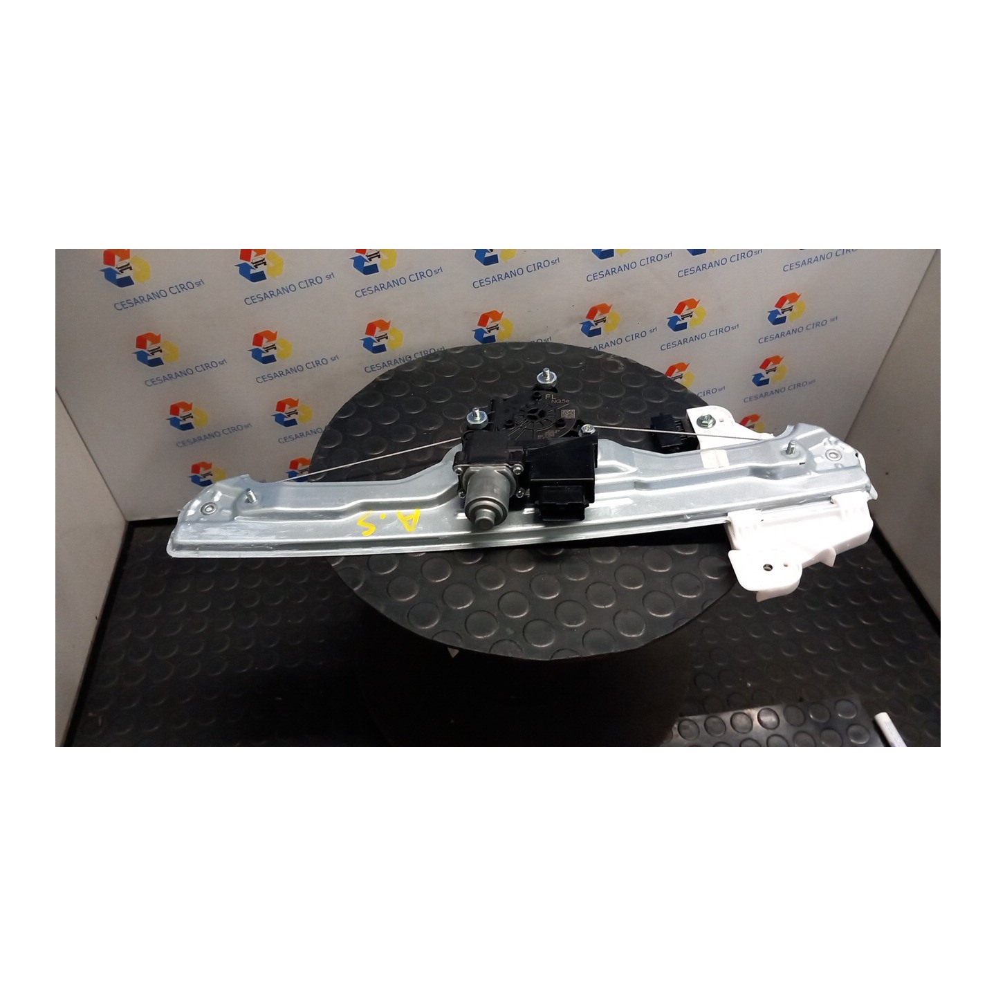 ALZACRISTALLO ELETTR. PORTA ANT. SX. 084 KIA SPORTAGE 5A SERIE (12/21-) G4FP 82403R2000