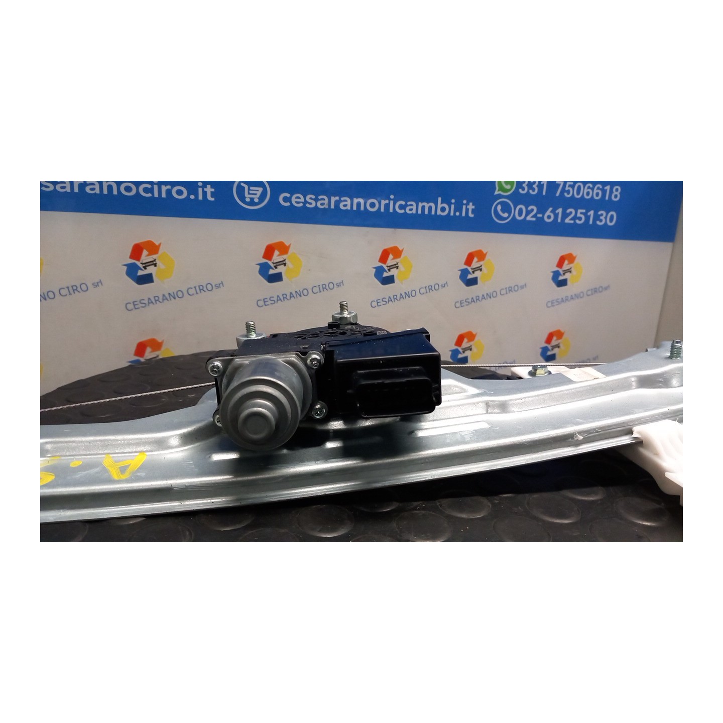 ALZACRISTALLO ELETTR. PORTA ANT. SX. 084 KIA SPORTAGE 5A SERIE (12/21-) G4FP 82403R2000