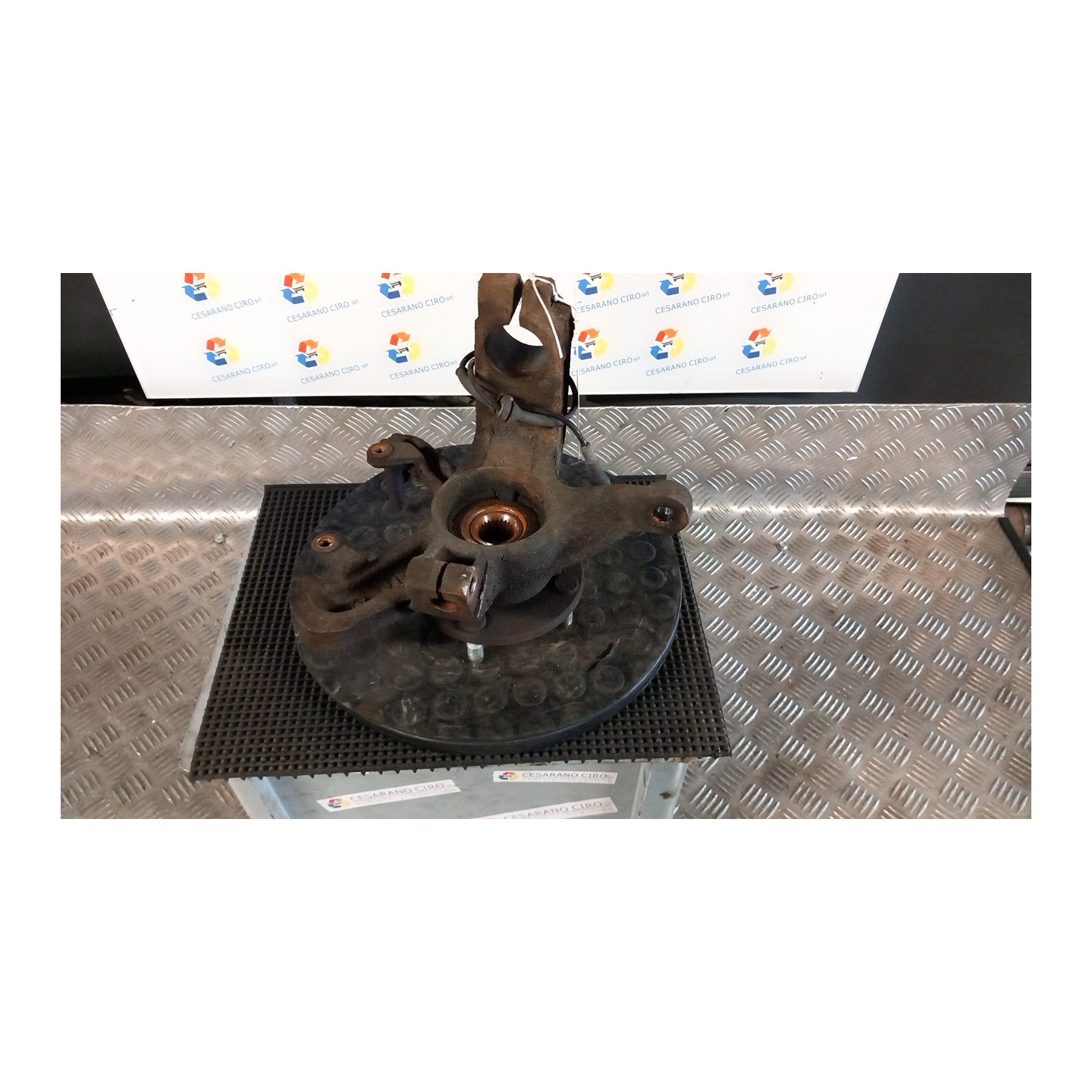MONTANTE SOSP. ANT. C/ABS DX. 012 FORD FOCUS (CAK) (10/01-04/05) FYDB 1079000
