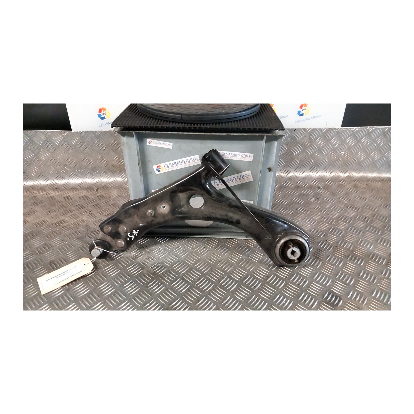 BRACCIO OSCILLANTE SOSP. ANT. SX. 046 FORD FOCUS (CGE) (04/18-) YZDA 2216267