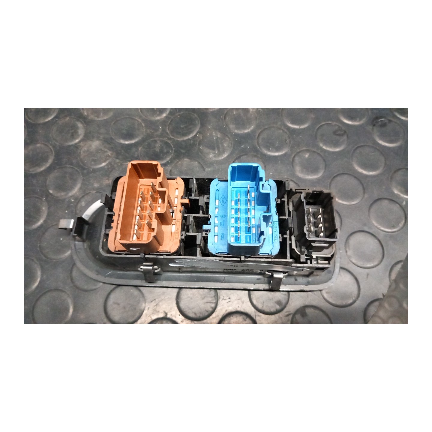INTERRUTTORE ALZACRISTALLI PORTA ANT. SX. 099 RENAULT CLIO 3A SERIE (07/05-05/09) K9KT7 8200214939