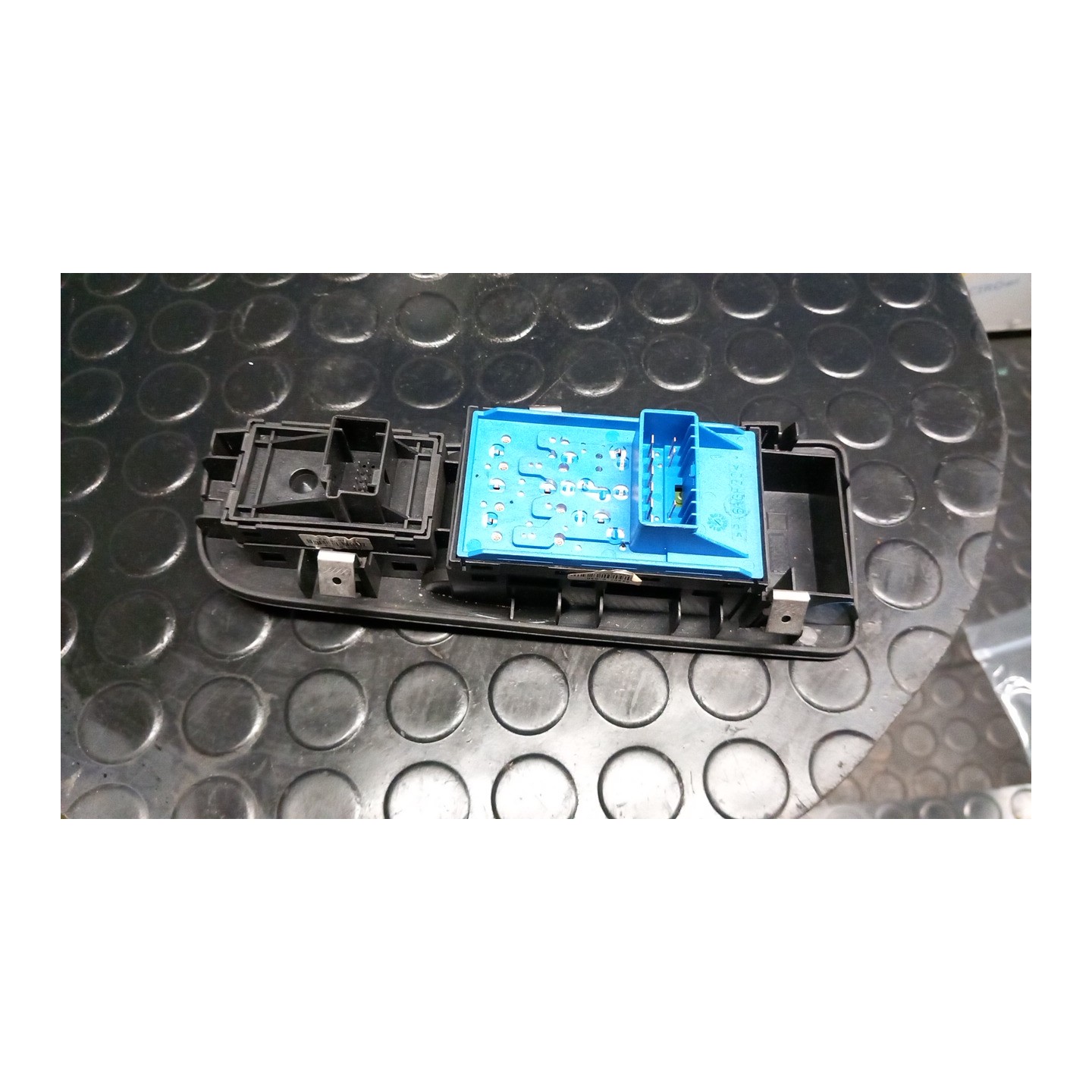 BLOCCO COMANDI ALZACRISTALLI E RETROVISORI EST. ALZACRISTALLO ELETTRICO POST SX. 010 FIAT GRANDE PUNTO (2Y) (06/05-12/08 199A300