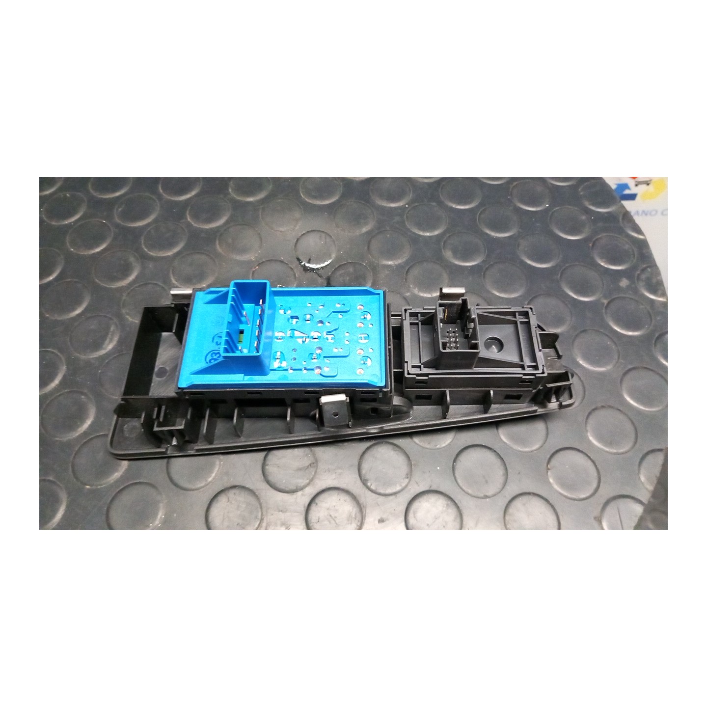 BLOCCO COMANDI ALZACRISTALLI E RETROVISORI EST. ALZACRISTALLO ELETTRICO POST SX. 135 FIAT GRANDE PUNTO (2Y) (06/05-12/08 199A300
