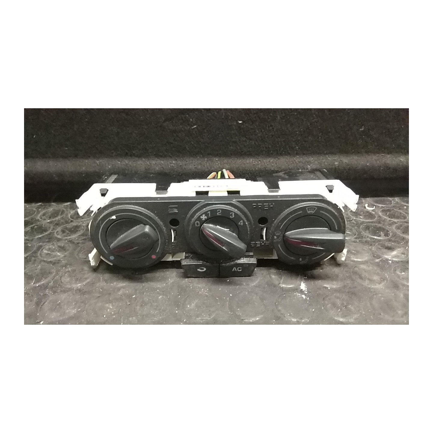BLOCCO COMANDO CLIMATIZZAZIONE C/CLIMA A REGOLAZ. ELETTRONICA 059 SEAT IBIZA (6J) (05/08-03/13) CGP 6J0820043DNEE