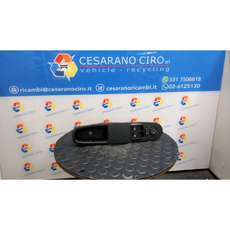 BLOCCO COMANDI ALZACRISTALLI E RETROVISORI EST. ALLESTIMENTO EASY E LOUNGE 139 FIAT PUNTO (51) (01/12-01/13) 199A9000 735500050