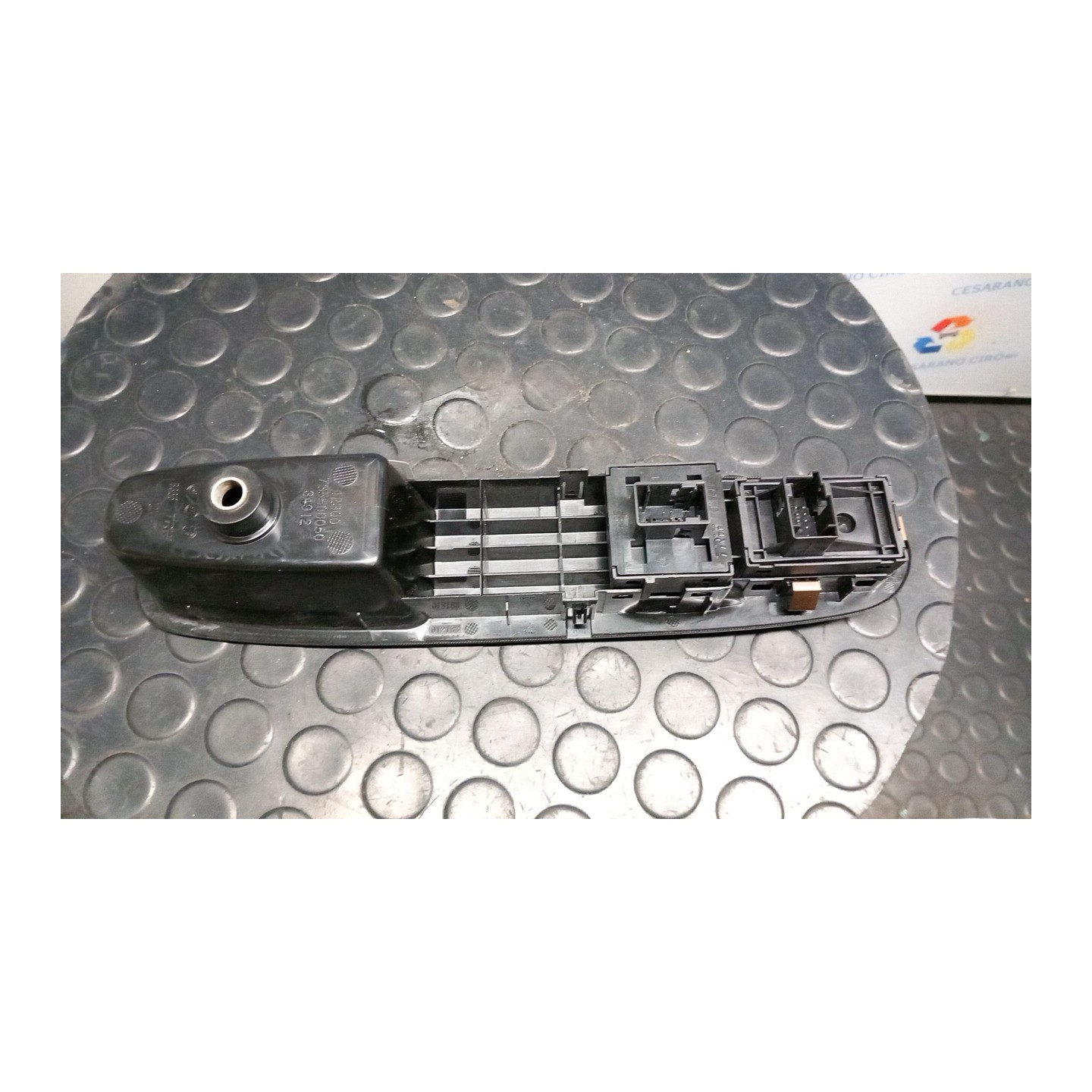 BLOCCO COMANDI ALZACRISTALLI E RETROVISORI EST. ALLESTIMENTO EASY E LOUNGE 139 FIAT PUNTO (51) (01/12-01/13) 199A9000 735500050