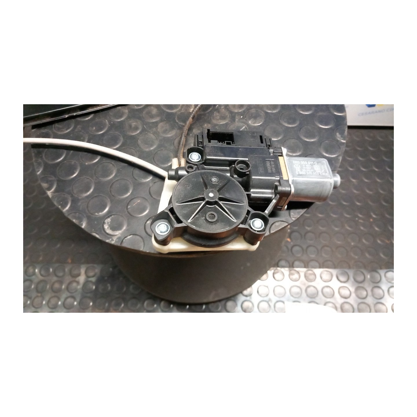 ALZACRISTALLO PORTA POST. SX. 065 VOLKSWAGEN POLO (6R) (05/09-10/14) CGG 6R4839461D