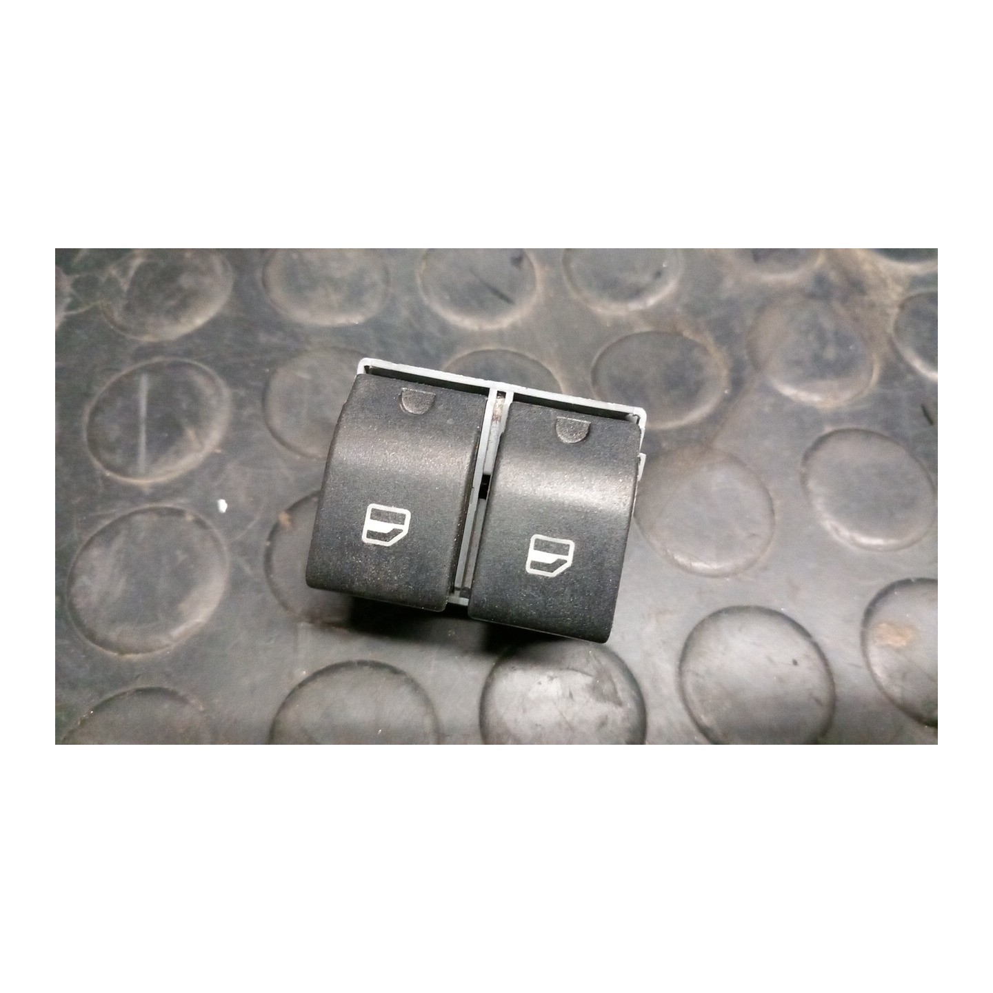 INTERRUTTORE ALZACRISTALLI POST. PORTA ANT. 171 VOLKSWAGEN POLO (9N) (10/01-03/05) AZQ 6Q0959858A9B9