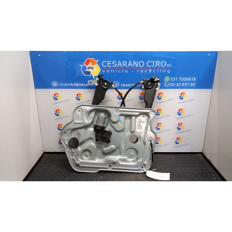 ALZACRISTALLO ELETTR. PORTA POST. C/MOTORINO DX. 202 NISSAN QASHQAI (J10E/JJ10E) (02/07-12 HR16 82700JD40A