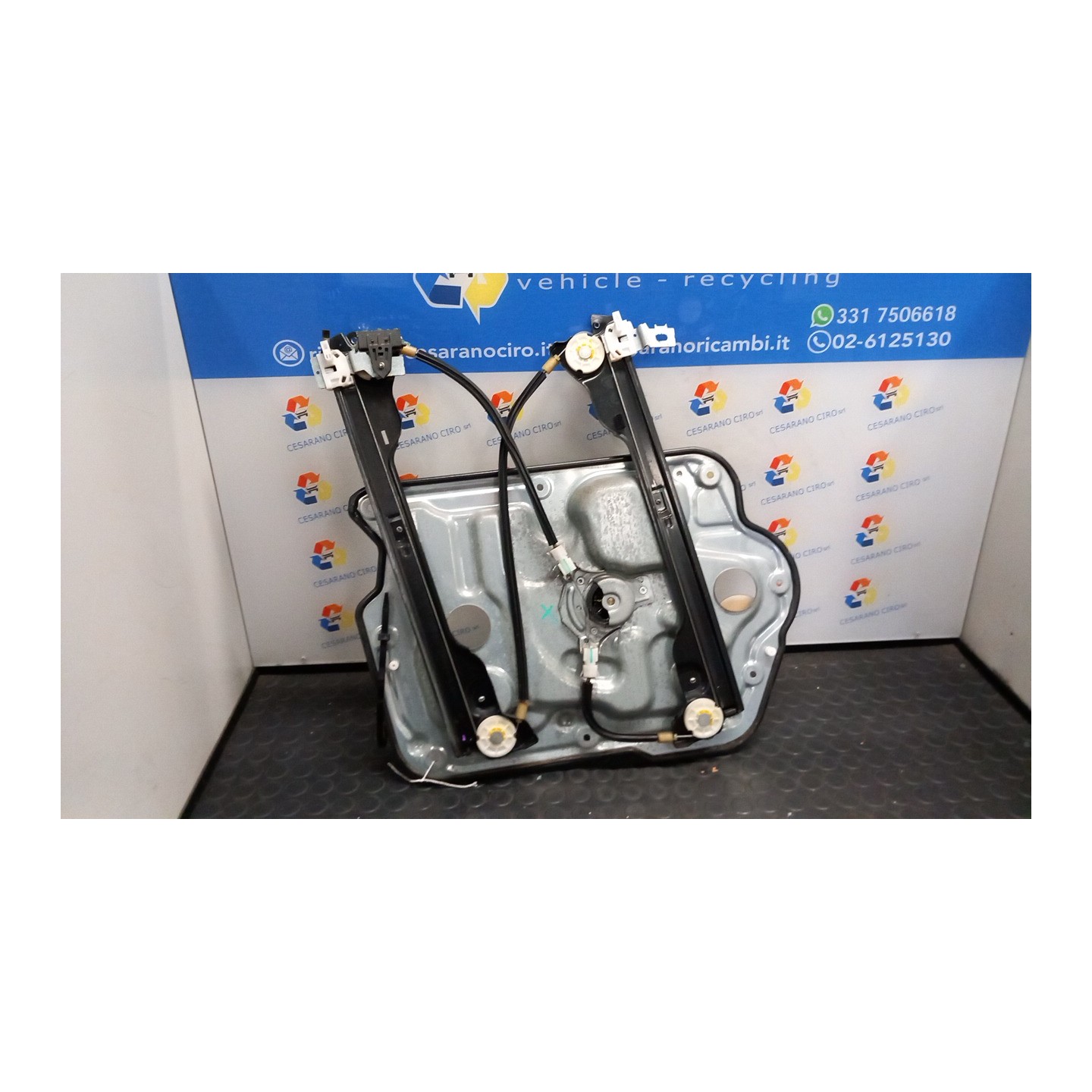 ALZACRISTALLO ELETTR. PORTA POST. C/MOTORINO DX. 202 NISSAN QASHQAI (J10E/JJ10E) (02/07-12 HR16 82700JD40A