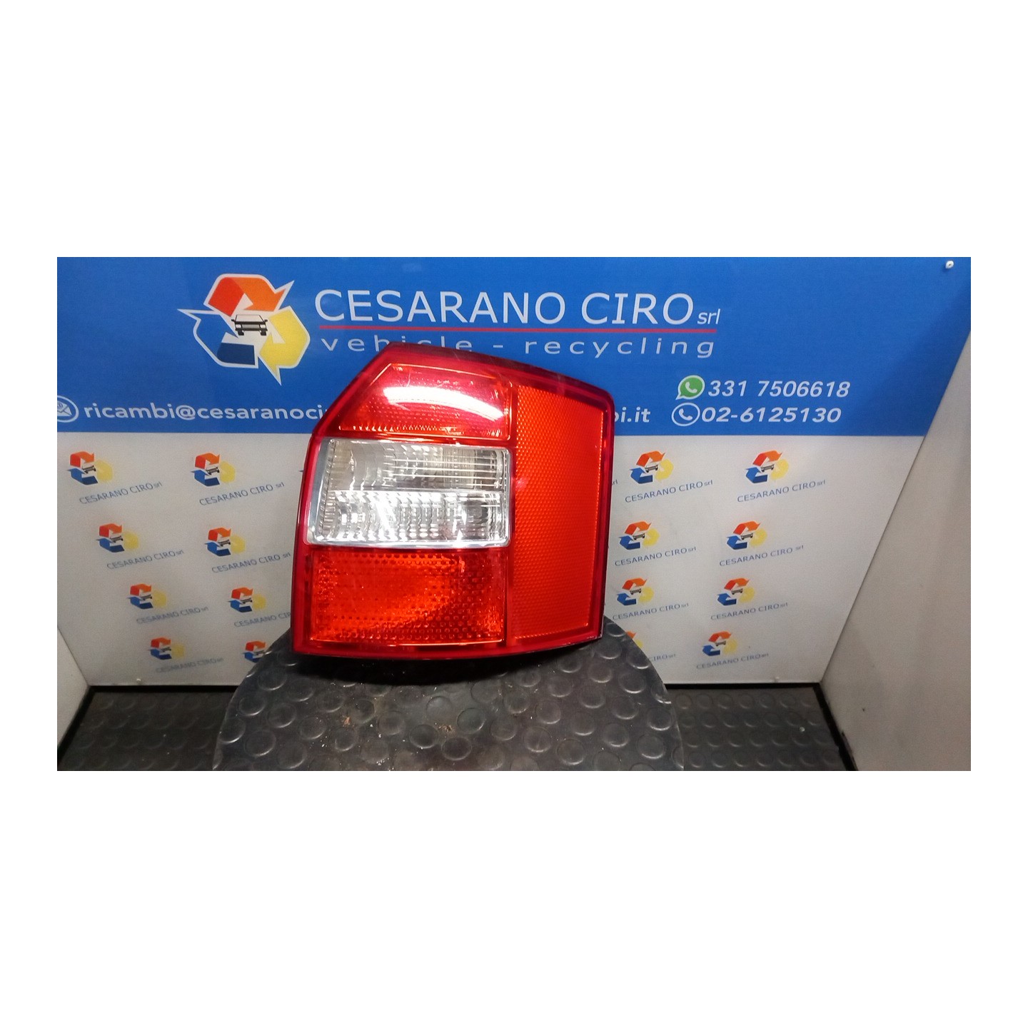 FANALE POST. DX. 026 AUDI A4 (8E) (11/00-11/04) AKE 8E9945096A