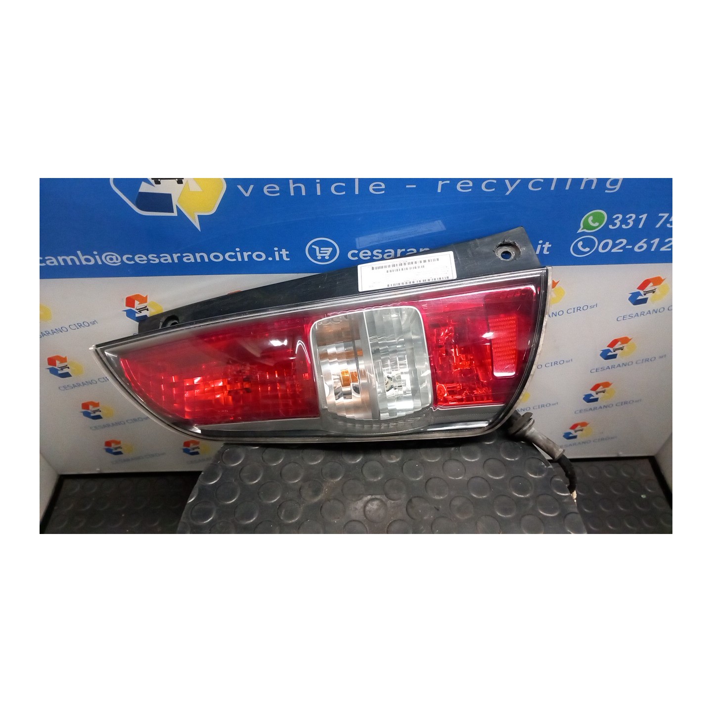 FANALE POST. SX. 098 DAIHATSU SIRION 2A SERIE (01/05-) 1KR 81560B1020