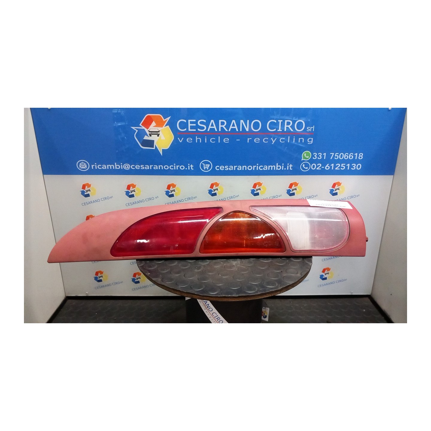 FANALE POST. P/PORTELLO POST. DX. 145 RENAULT KANGOO (04/03-03/09) D4FB7 8200150621