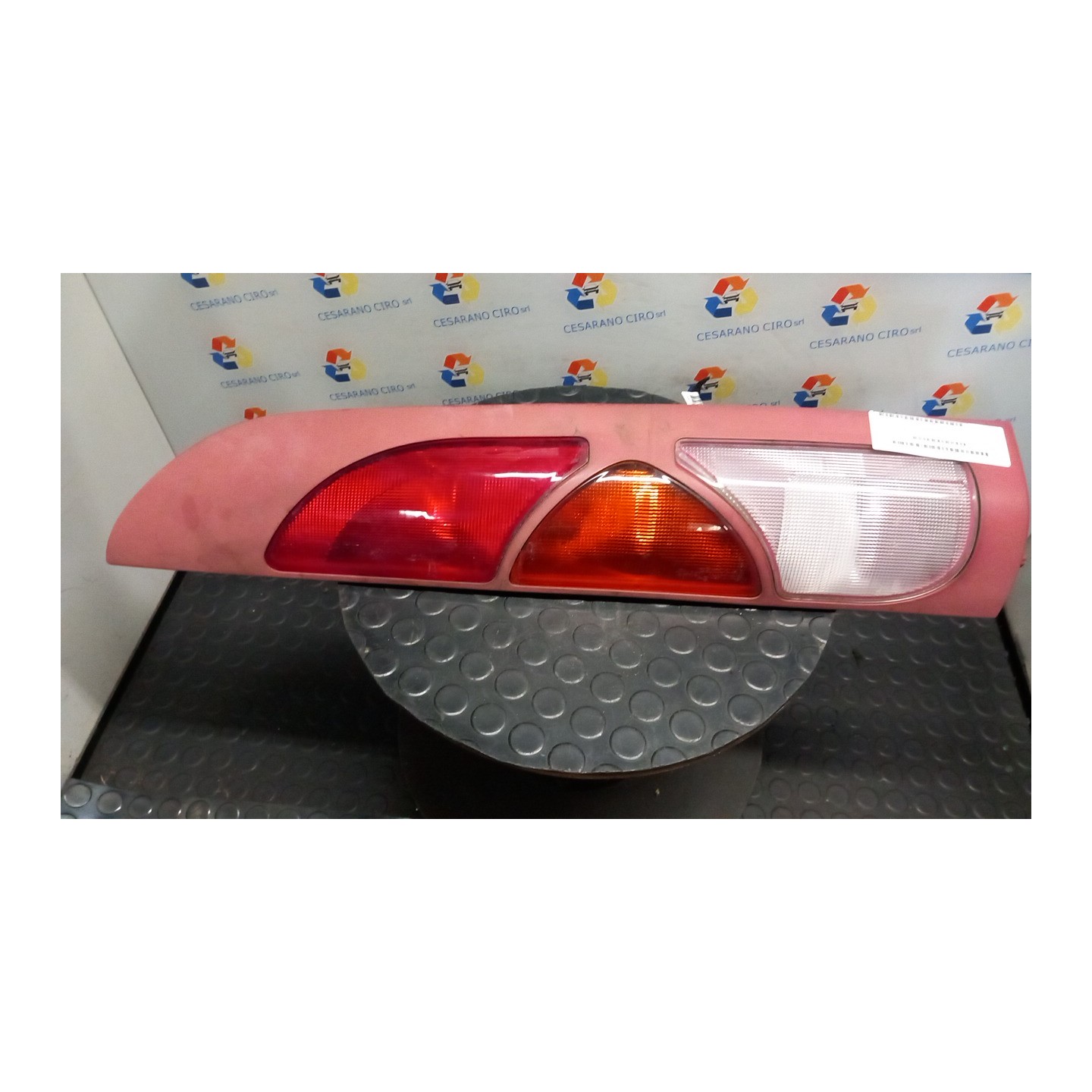 FANALE POST. P/PORTELLO POST. DX. 145 RENAULT KANGOO (04/03-03/09) D4FB7 8200150621