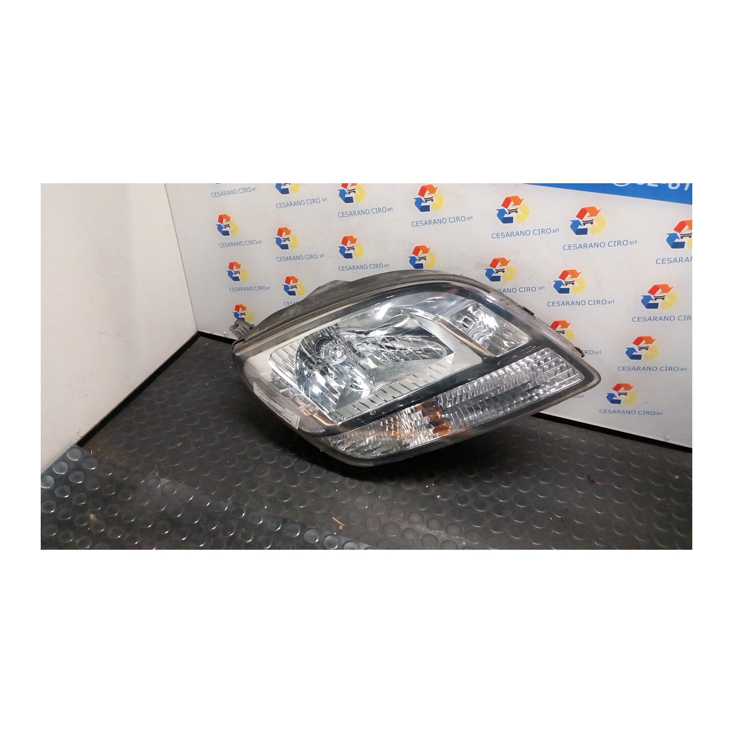 PROIETTORE DX. 074 CHEVROLET (DAEWOO) ORLANDO (J309) (11/10-) Z20D1 95025586