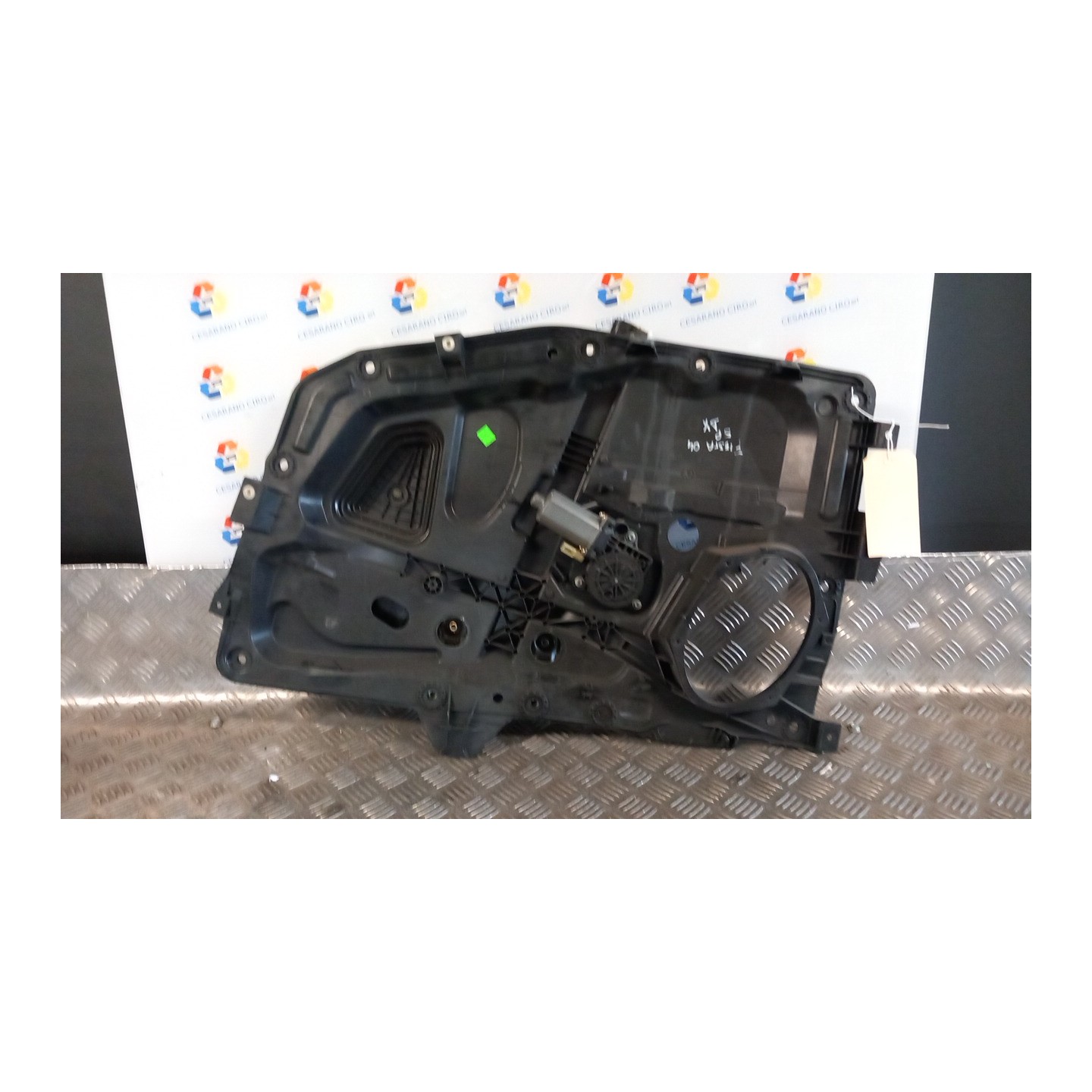 ALZACRISTALLO ELETTR. PORTA ANT. C/MOTORINO DX. 133 FORD FIESTA (CBK) (03/02-12/05) F6JA 1546517