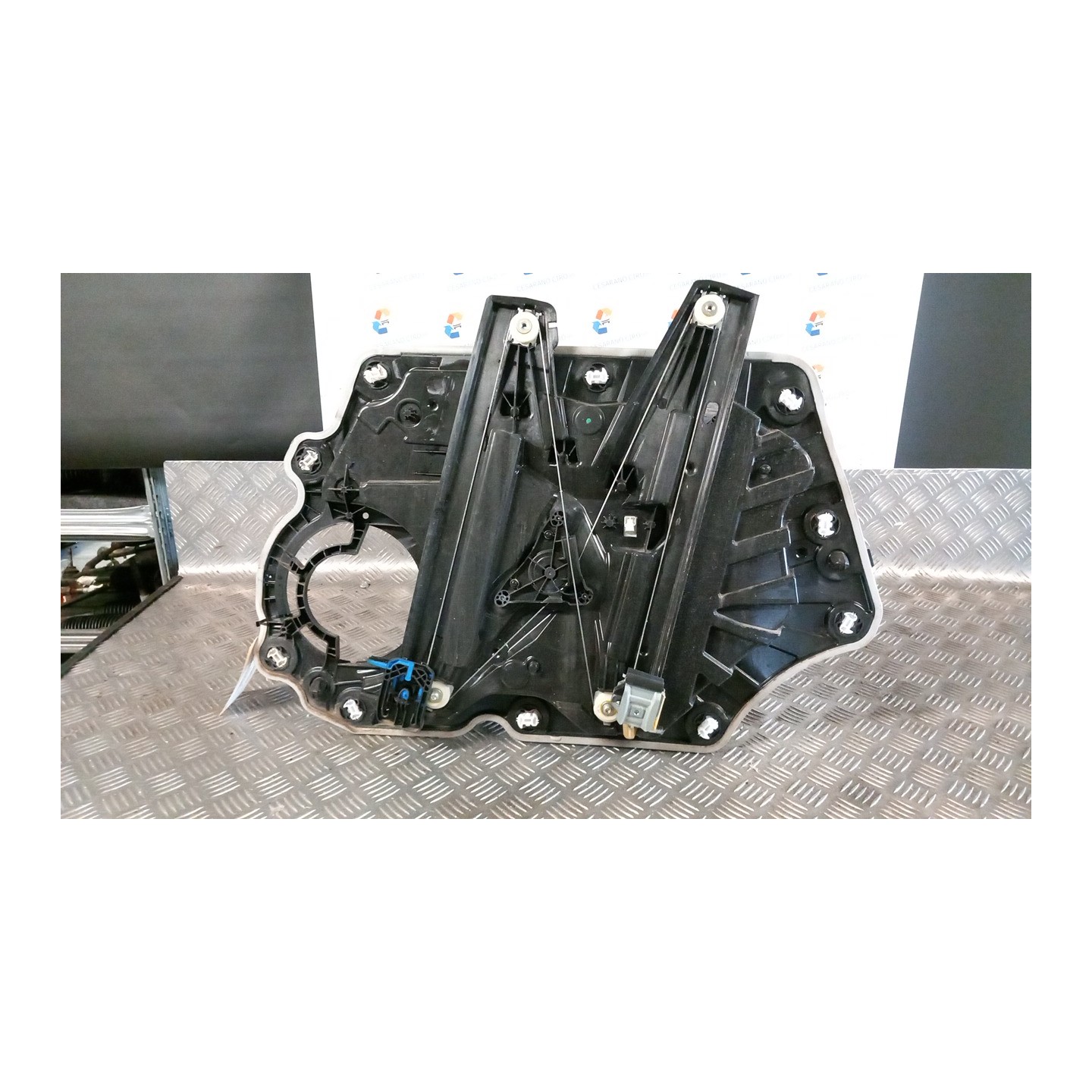 ALZACRISTALLO ELETTR. PORTA ANT. SX. 056 FORD PUMA (CF7) (09/19-) B7JB 2510684