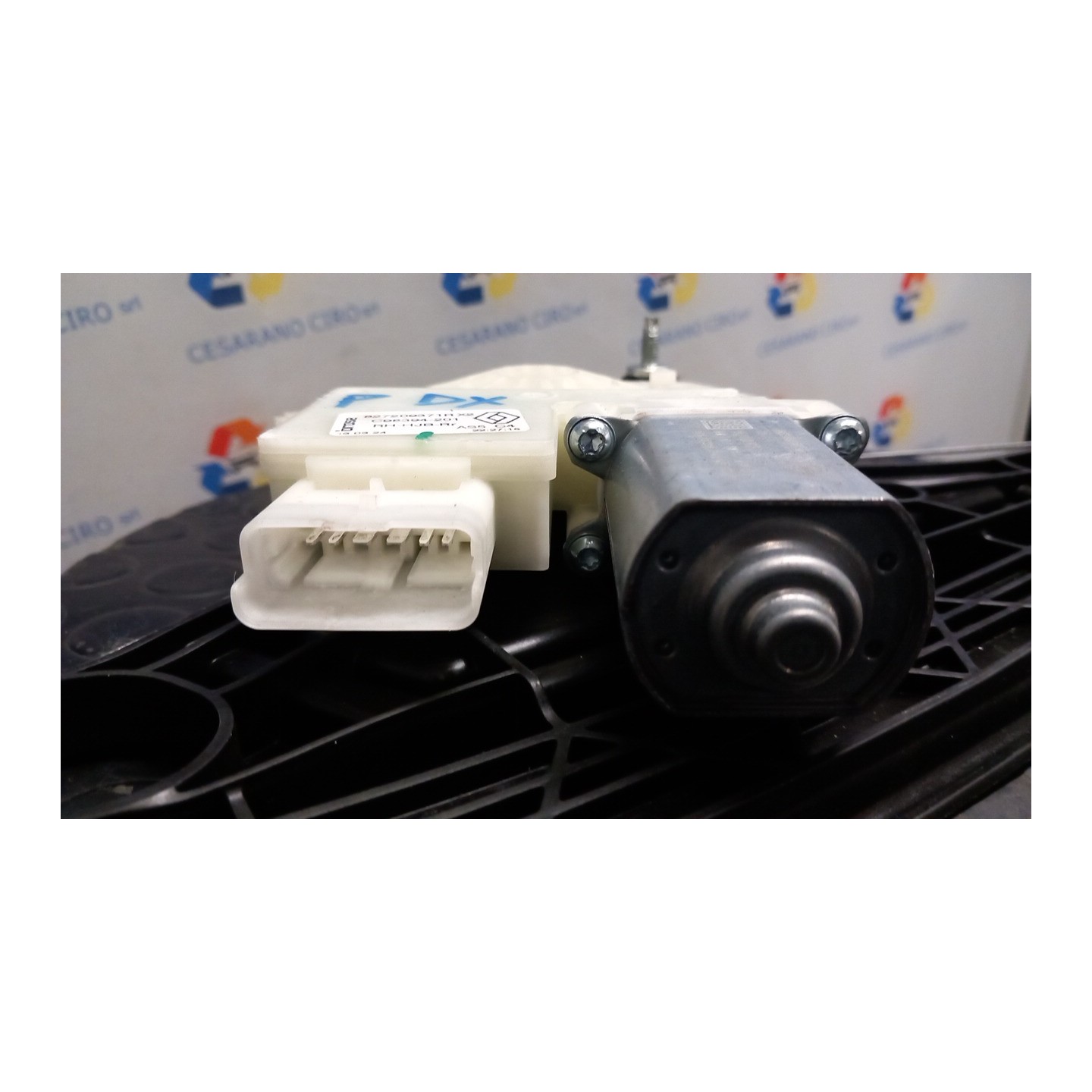 ALZACRISTALLO ELETTR. PORTA POST. CON MOTORINO DX. 114 RENAULT CAPTUR 2A SERIE (10/19-10/24) H4MC6 827209371R