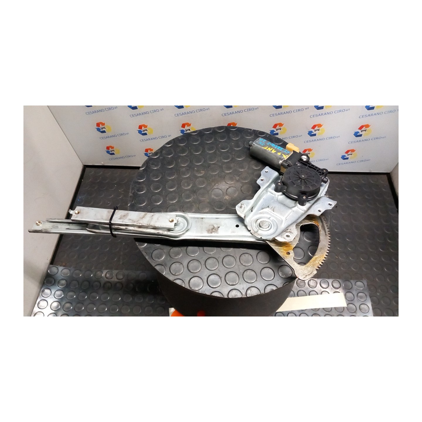 ALZACRISTALLO PORTA ANT. SX. 040 TOYOTA YARIS (03/99-11/05)     (JPP) 1NDTV 6982052020