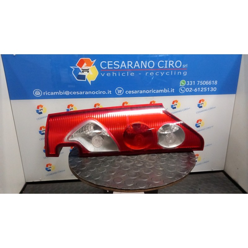 FANALE POST. PER PORTE BATTENTI DX. 066 RENAULT KANGOO (01/08-05/13) K4M K8 8200419952