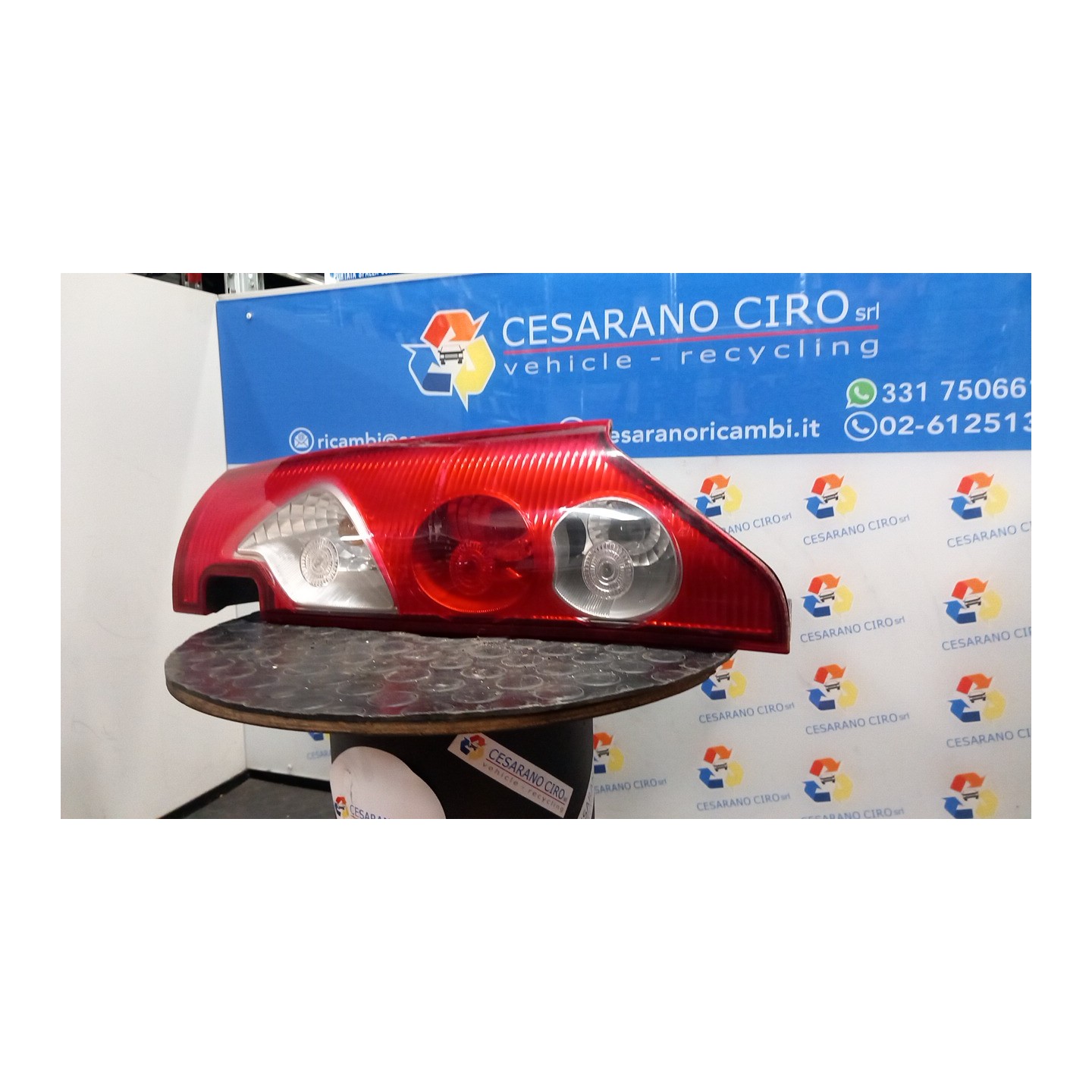 FANALE POST. PER PORTE BATTENTI DX. 066 RENAULT KANGOO (01/08-05/13) K4M K8 8200419952
