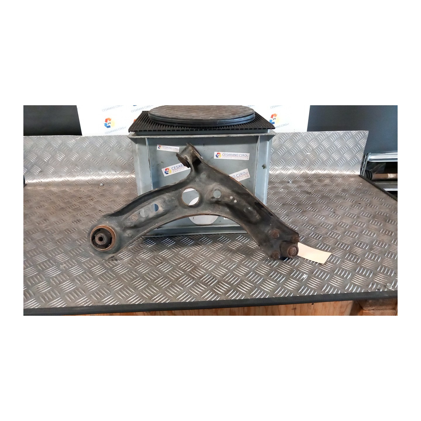 BRACCIO OSCILLANTE SOSP. ANT. SX. 040 SEAT LEON (10/12-10/17) CRM 5Q0407151L