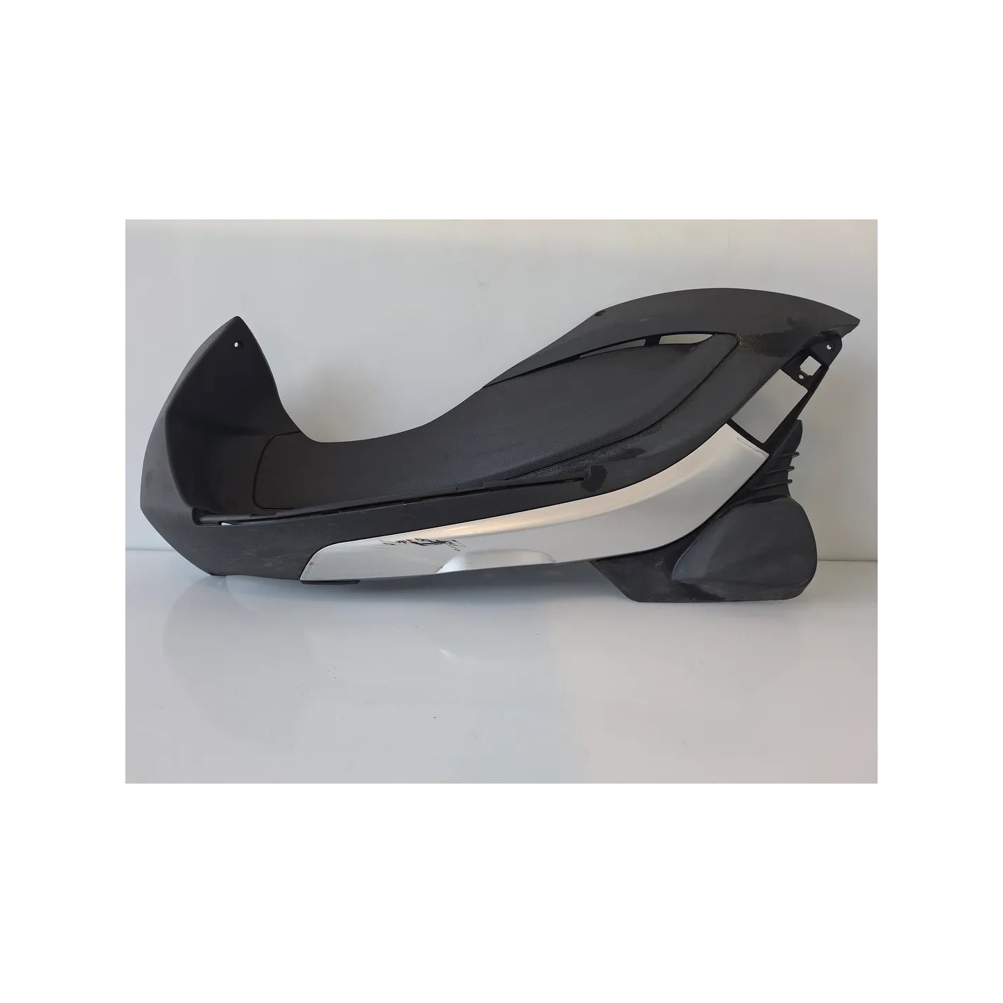 Pedana appoggiapiede anteriore Piaggio Beverly (10-16) Beverly 300 i.e. Sinistro