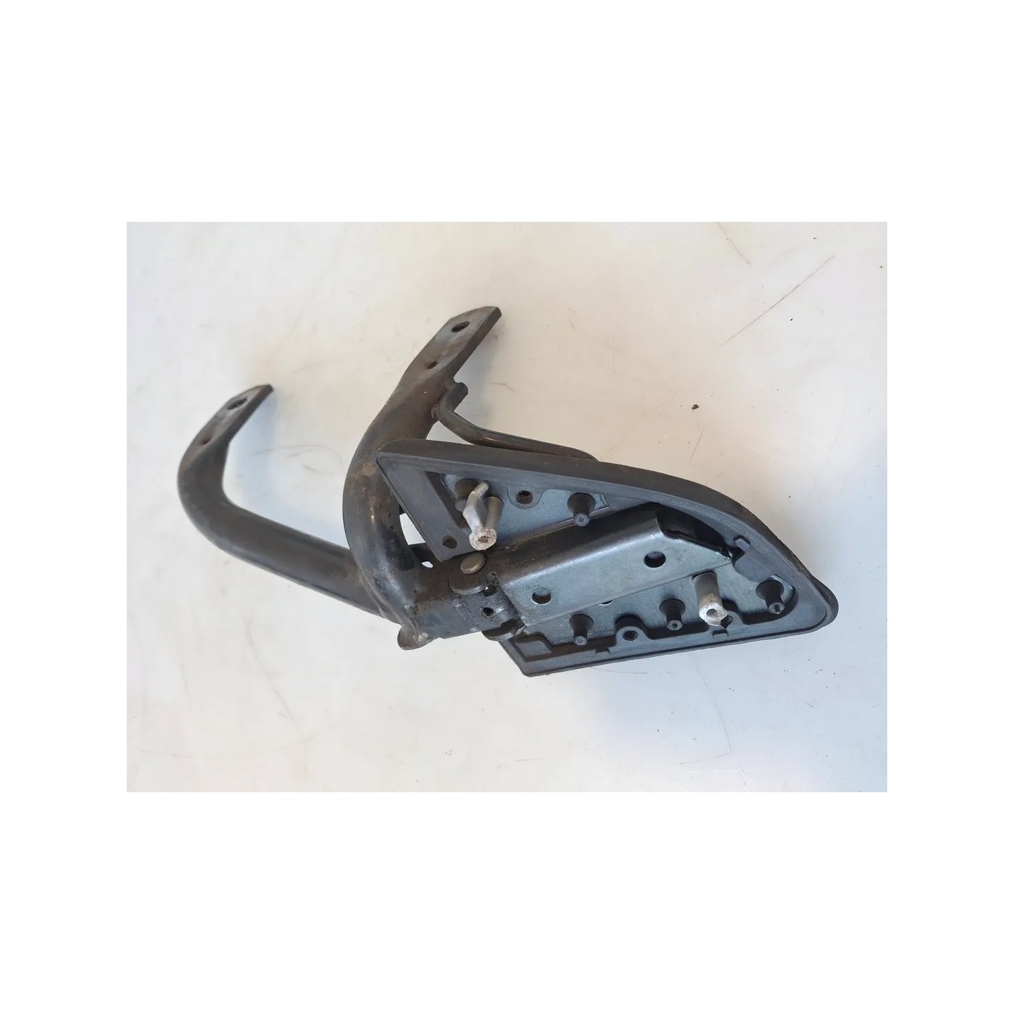 Supporto pedana appoggiapiede posteriore Honda SH 150 i (-09) SH 150 i Sport Sinistro