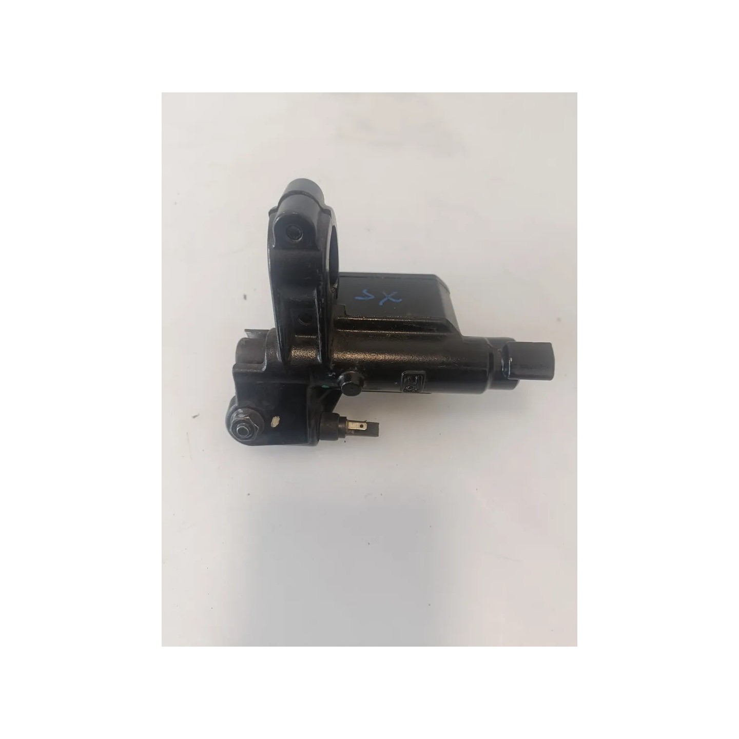 Pompa con serbatoio liquido freni anteriore con leva Piaggio MP3 300 (14-21) MP3 300 hpe ABS 