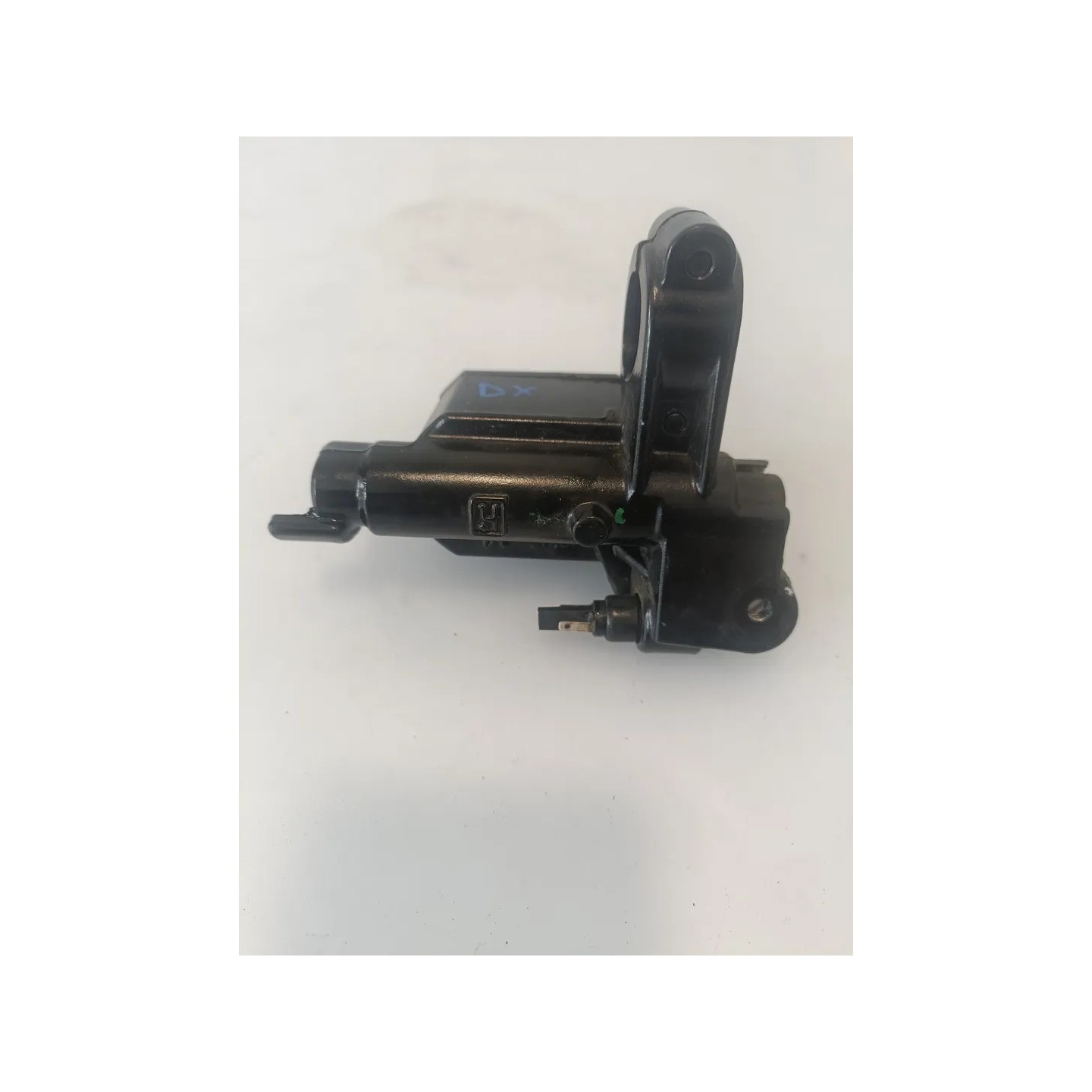 Pompa con serbatoio liquido freni posteriore con leva Piaggio MP3 300 (14-21) MP3 300 hpe ABS Destro
