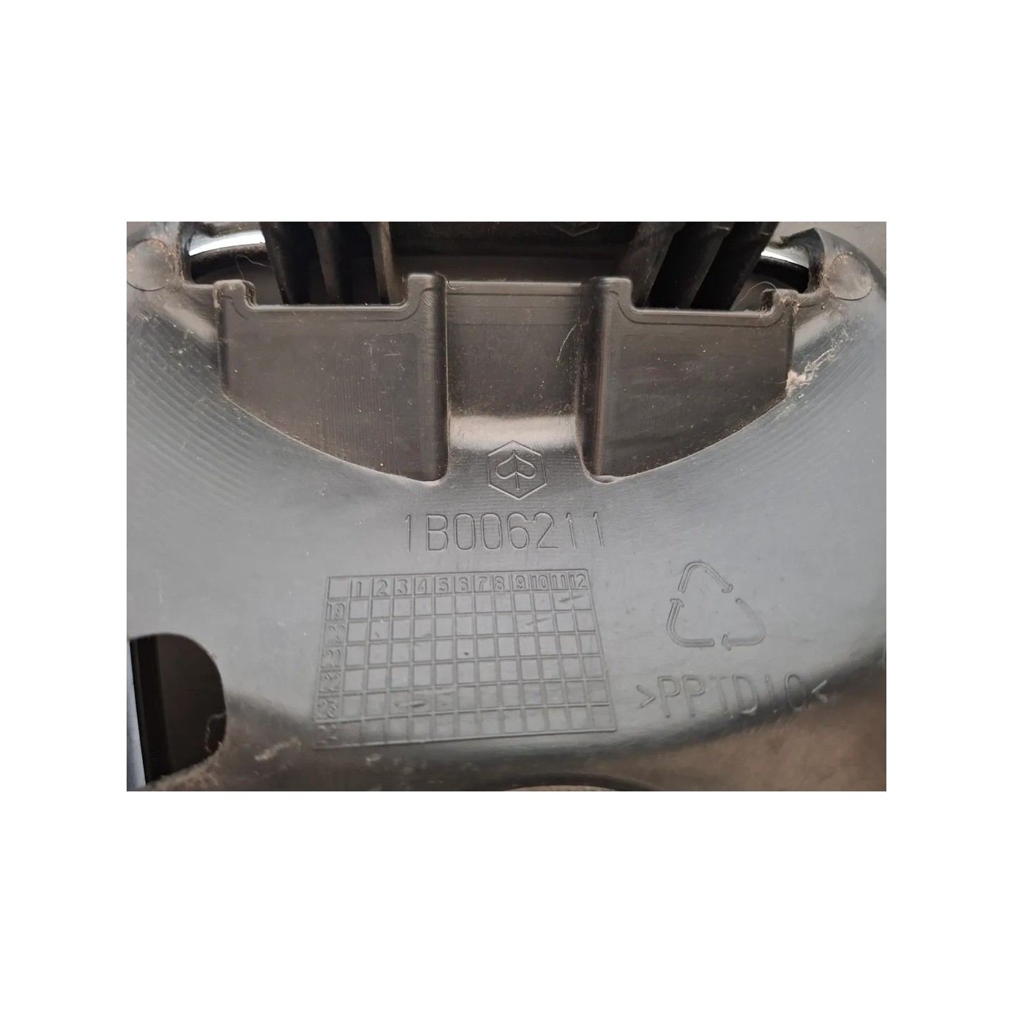 Carenatura anteriore sottosella Piaggio MP3 300 (14-21) MP3 300 hpe ABS 