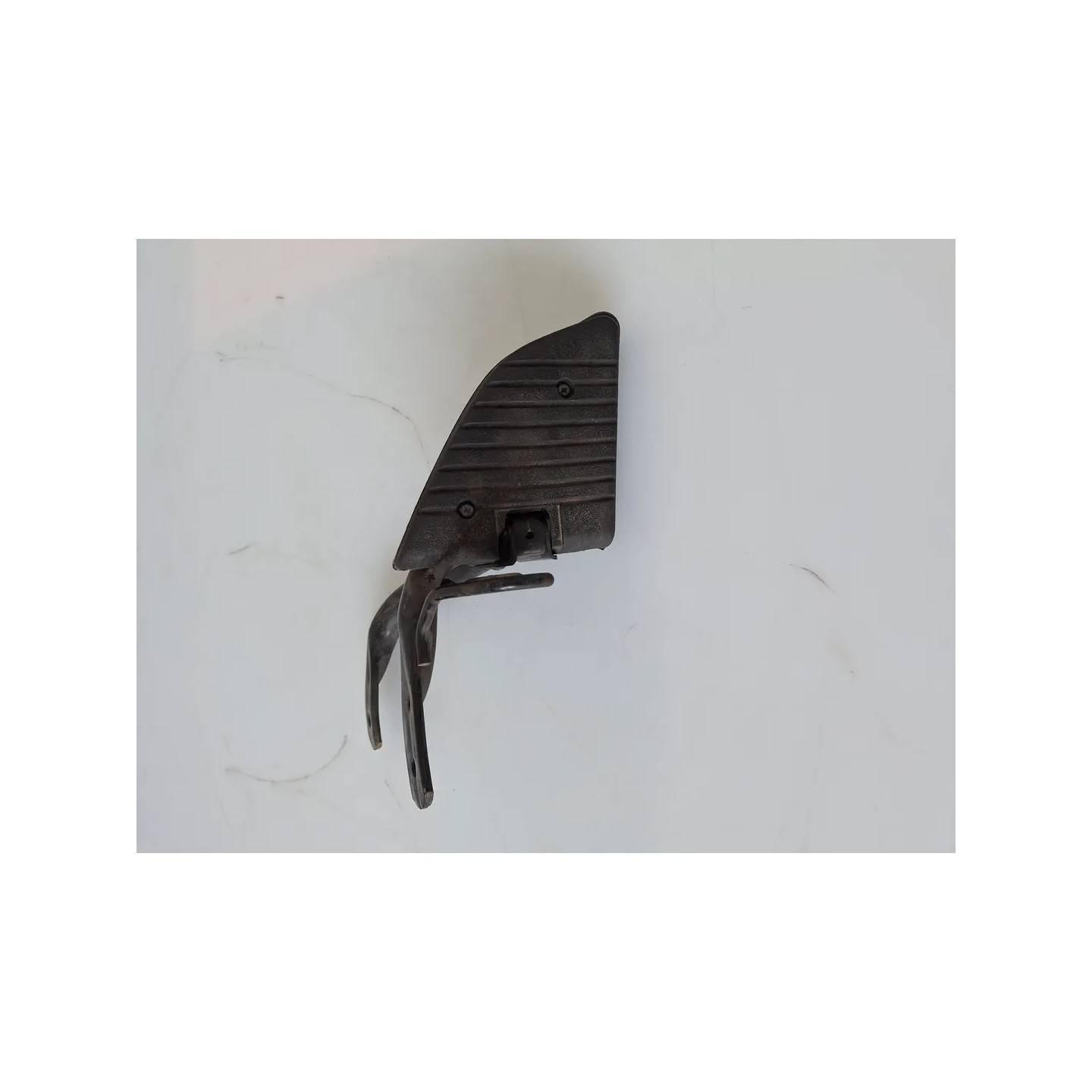 Supporto pedana appoggiapiede posteriore Honda SH 150 i (-09) SH 150 i Destro
