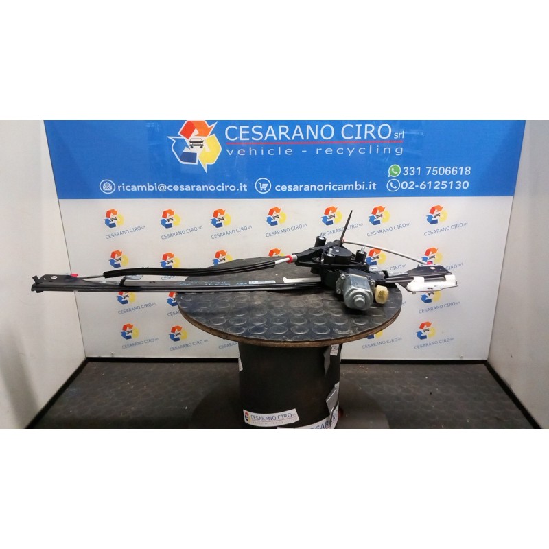 ALZACRISTALLO ELETTR. PORTA ANT. DX. 011 IVECO DAILY FURGONE (04/14-05/19) F1AGL411GC 5801901052