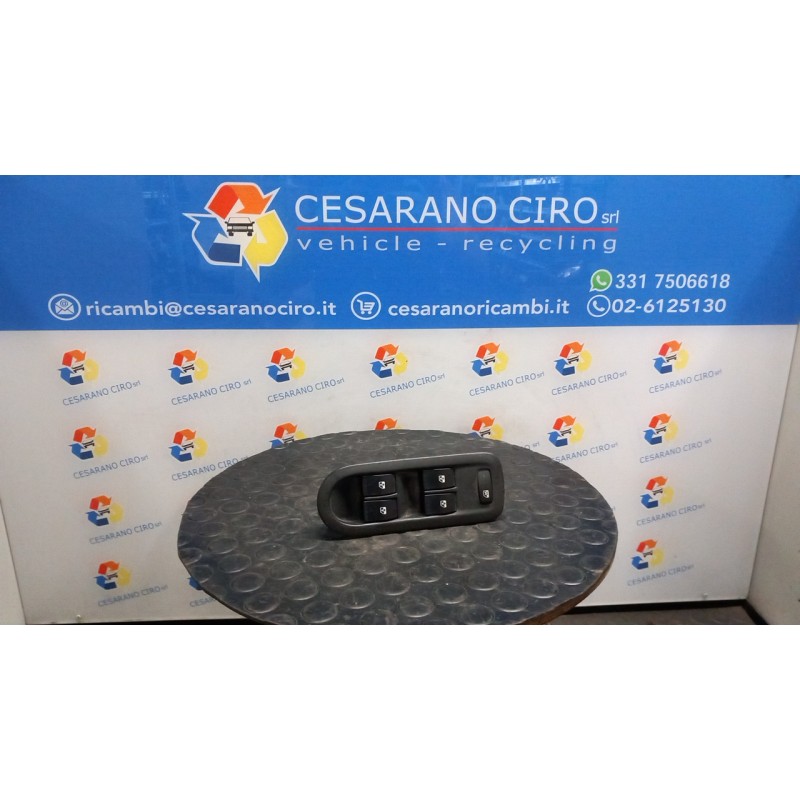 INTERRUTTORE ALZACRISTALLI PORTA ANT. SX. 084 RENAULT MEGANE 2A SERIE (09/02-02/06) K9KP7 8200108269