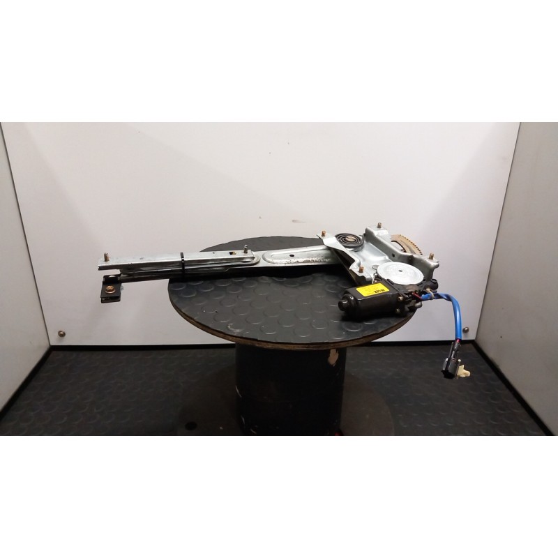ALZACRISTALLO ELETTR. PORTA ANT. C/MOTORINO DX. 036 KIA SORENTO 1A SERIE (07/02-12/06 D4CB 824023E002