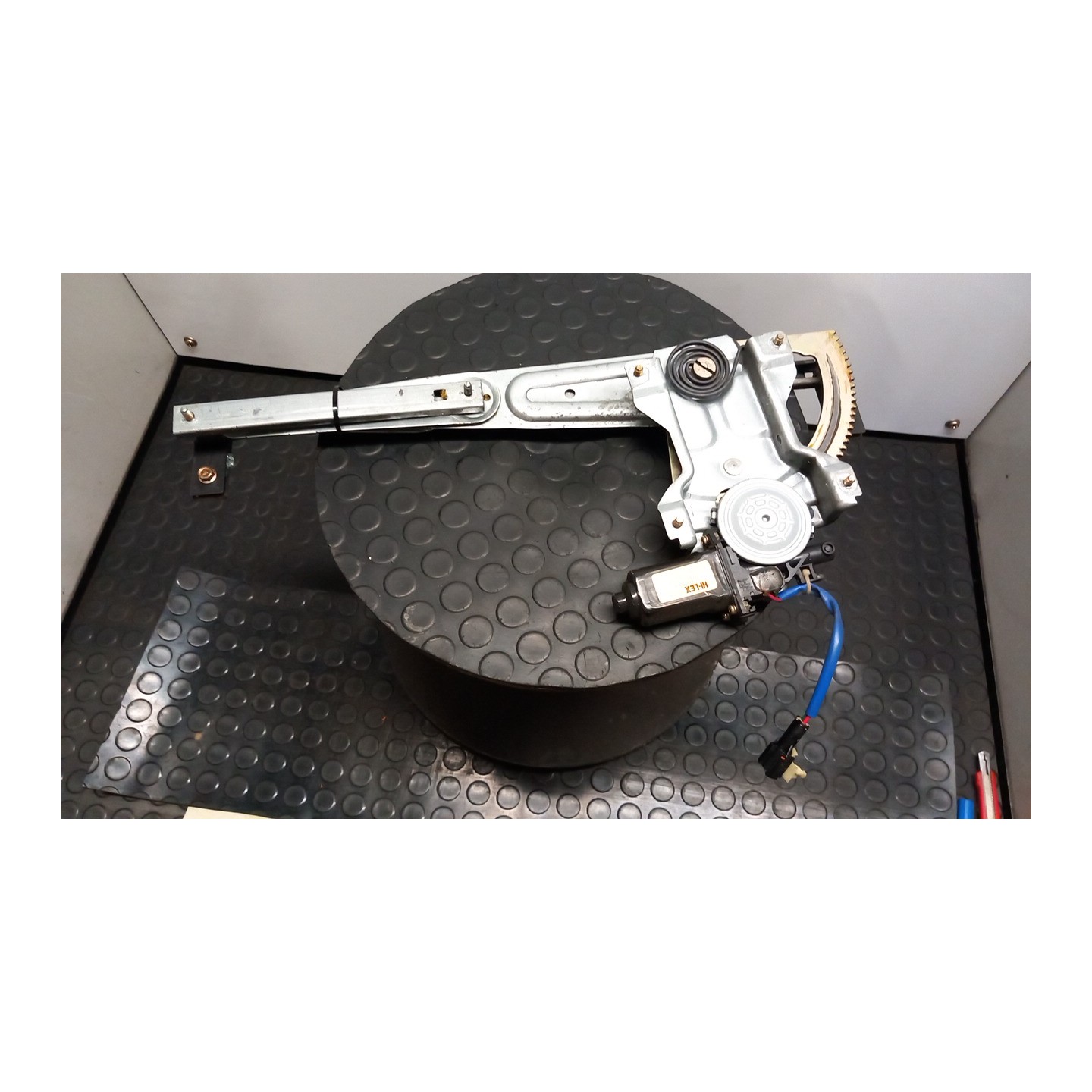 ALZACRISTALLO ELETTR. PORTA ANT. C/MOTORINO DX. 036 KIA SORENTO 1A SERIE (07/02-12/06 D4CB 824023E002