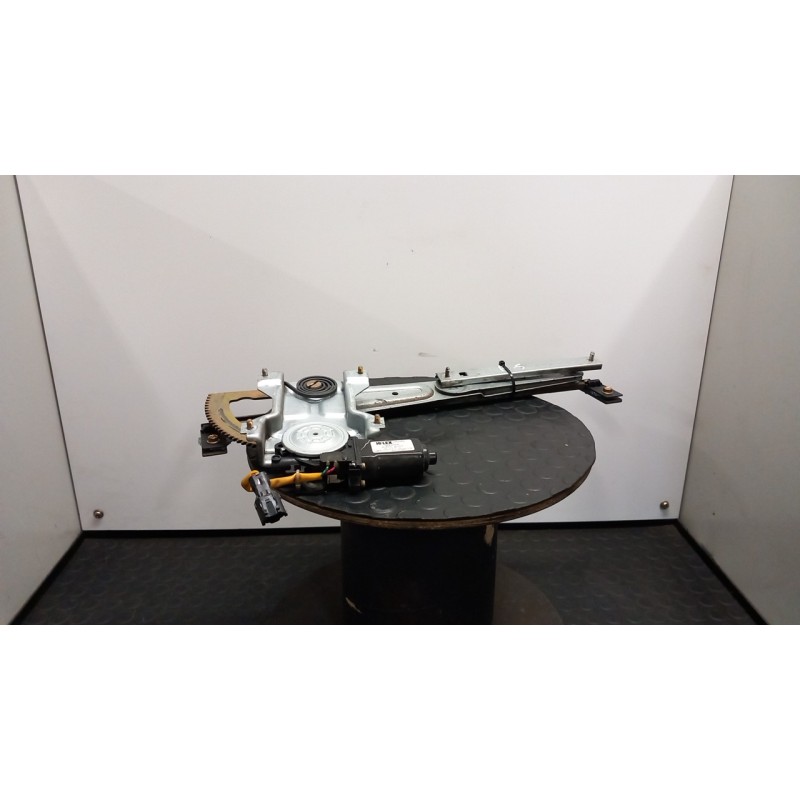 ALZACRISTALLO ELETTR. PORTA ANT. C/MOTORINO SX. 037 KIA SORENTO 1A SERIE (07/02-12/06 D4CB 824013E002