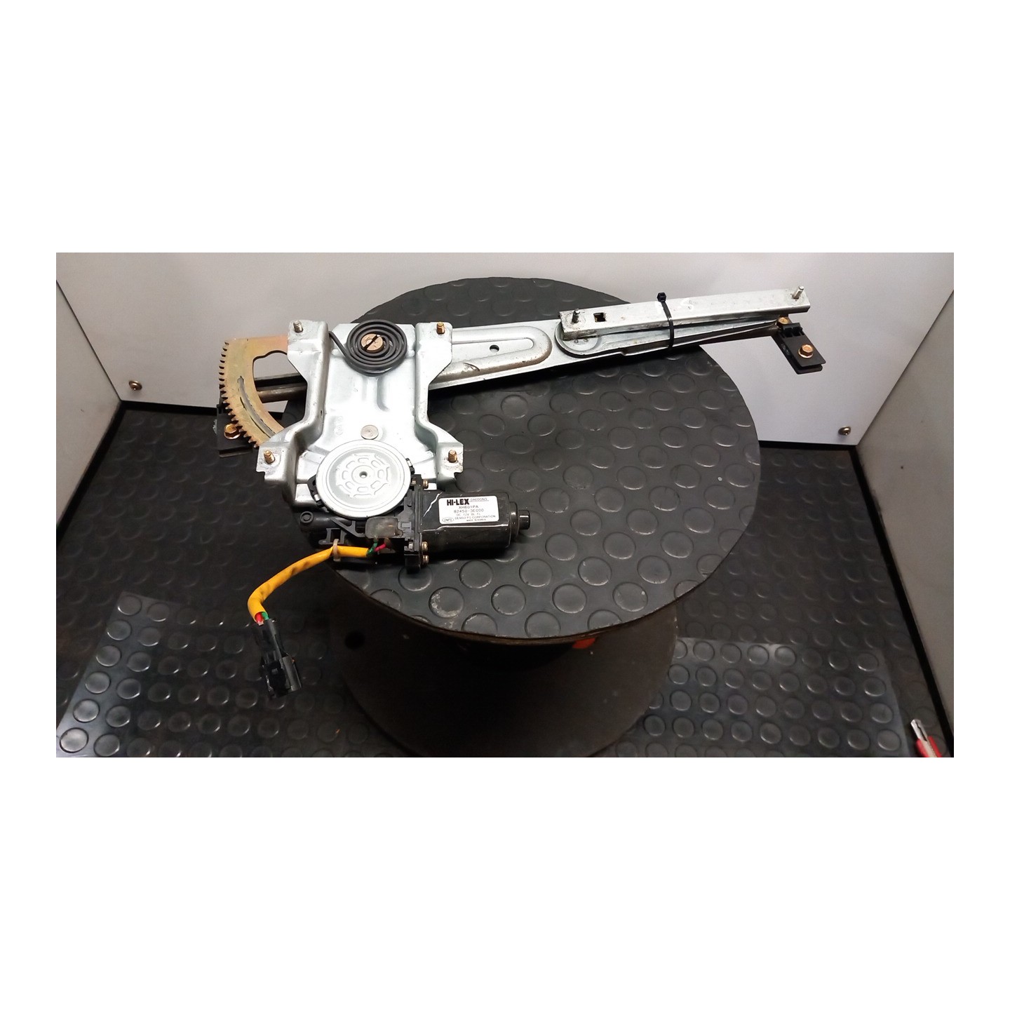 ALZACRISTALLO ELETTR. PORTA ANT. C/MOTORINO SX. 037 KIA SORENTO 1A SERIE (07/02-12/06 D4CB 824013E002