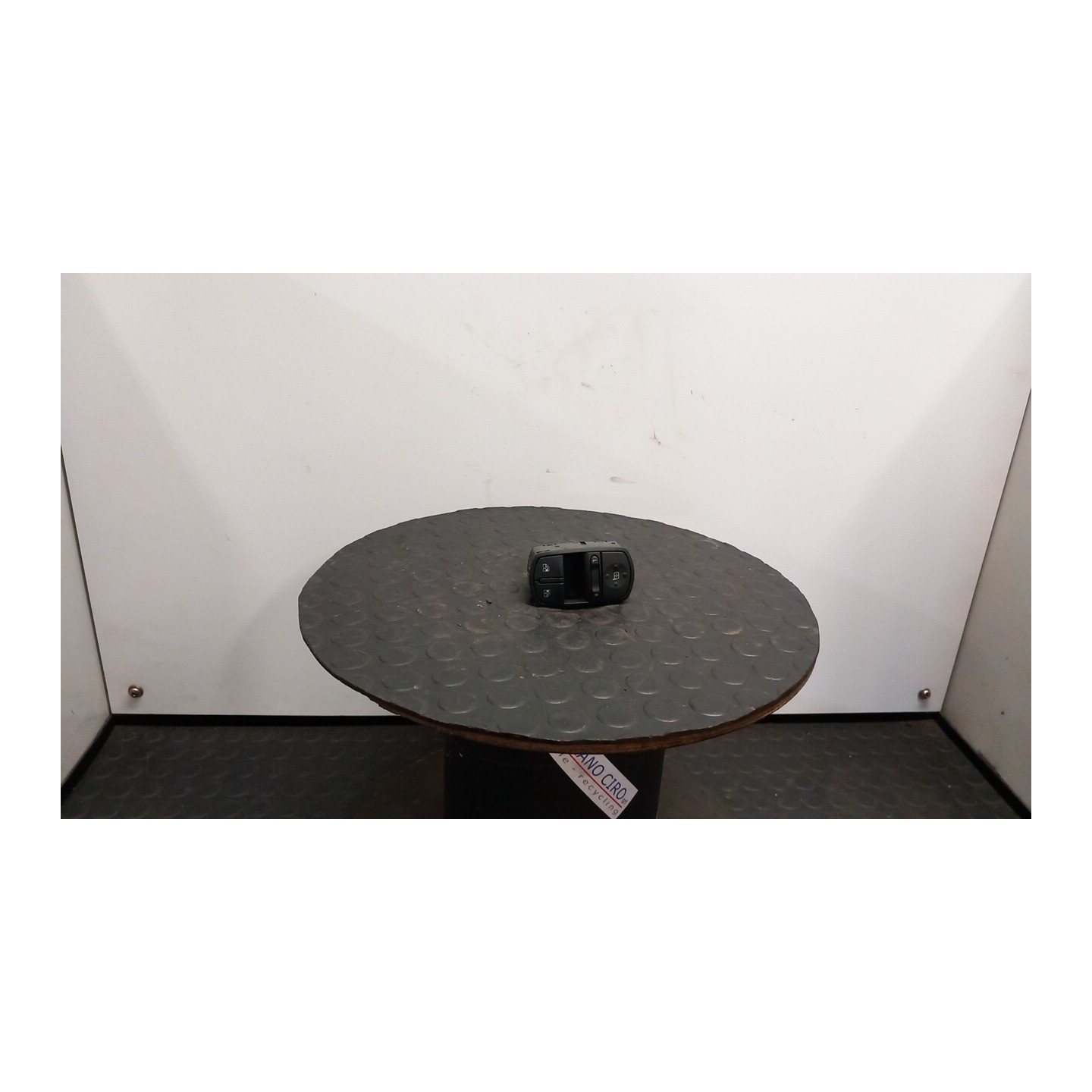 BLOCCO COMANDI ALZACRISTALLI E RETROVISORI EST. 068 OPEL CORSA (S07) (07/06-02/11) A12XER 13258521
