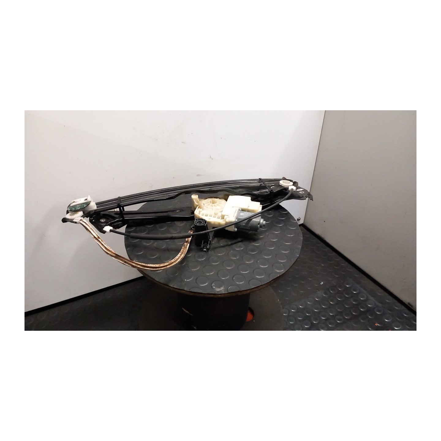 ALZACRISTALLO ELETTR. PORTA ANT. C/MOTORINO SX. 139 PEUGEOT 308 (07/13-12/18) AH01 9677734880