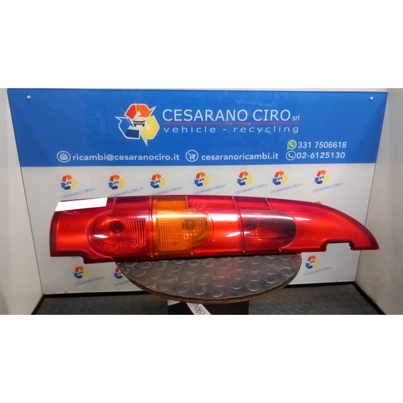 FANALE POST. P/PORTA POST. A BATTENTI SX. 019 RENAULT KANGOO (04/03-03/09) D4FF7 8200150623