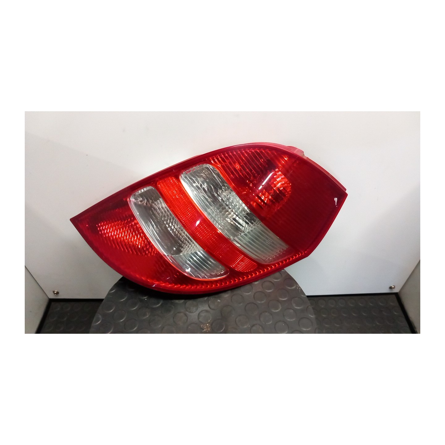 FANALE POST. P/AVANTGARDE DX. 039 MERCEDES-BENZ CLASSE A (W/C169) (07/04-04/13 266940 A1698201064