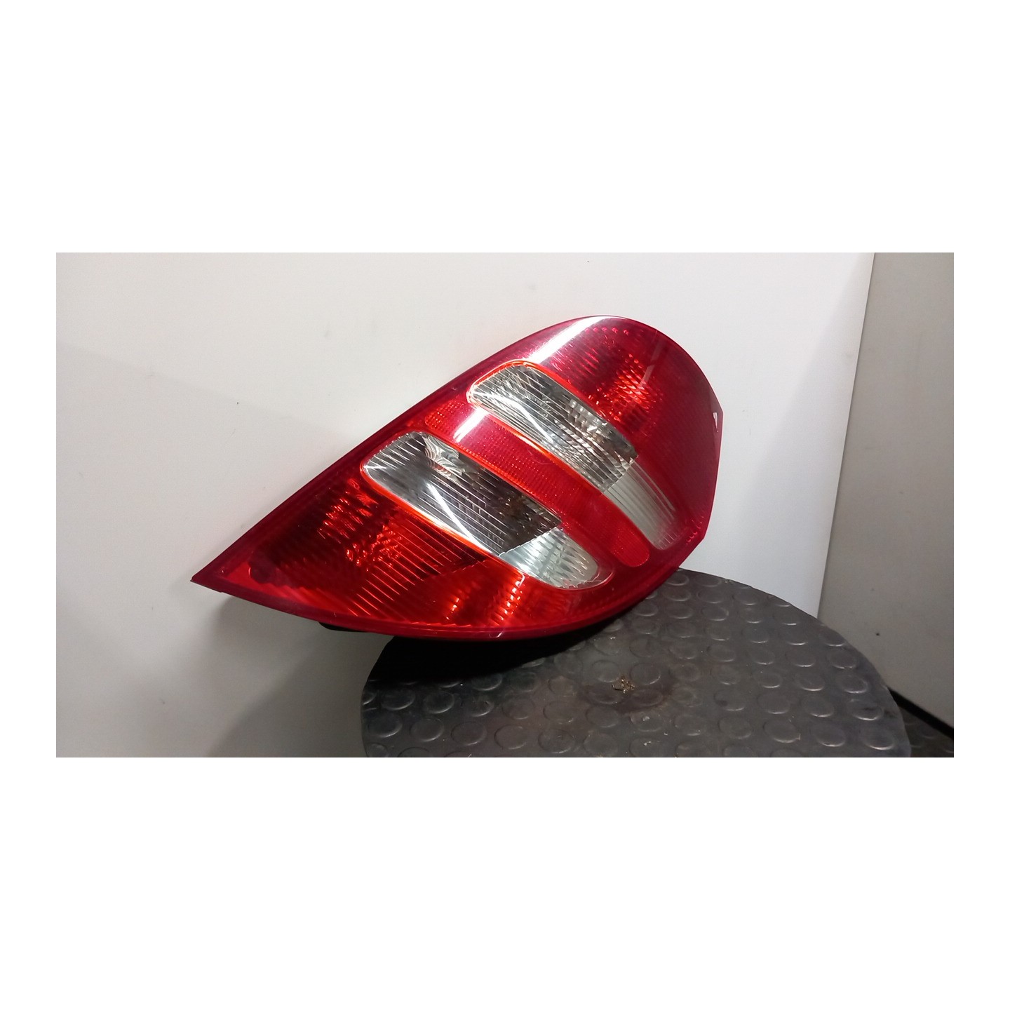 FANALE POST. P/AVANTGARDE DX. 039 MERCEDES-BENZ CLASSE A (W/C169) (07/04-04/13 266940 A1698201064